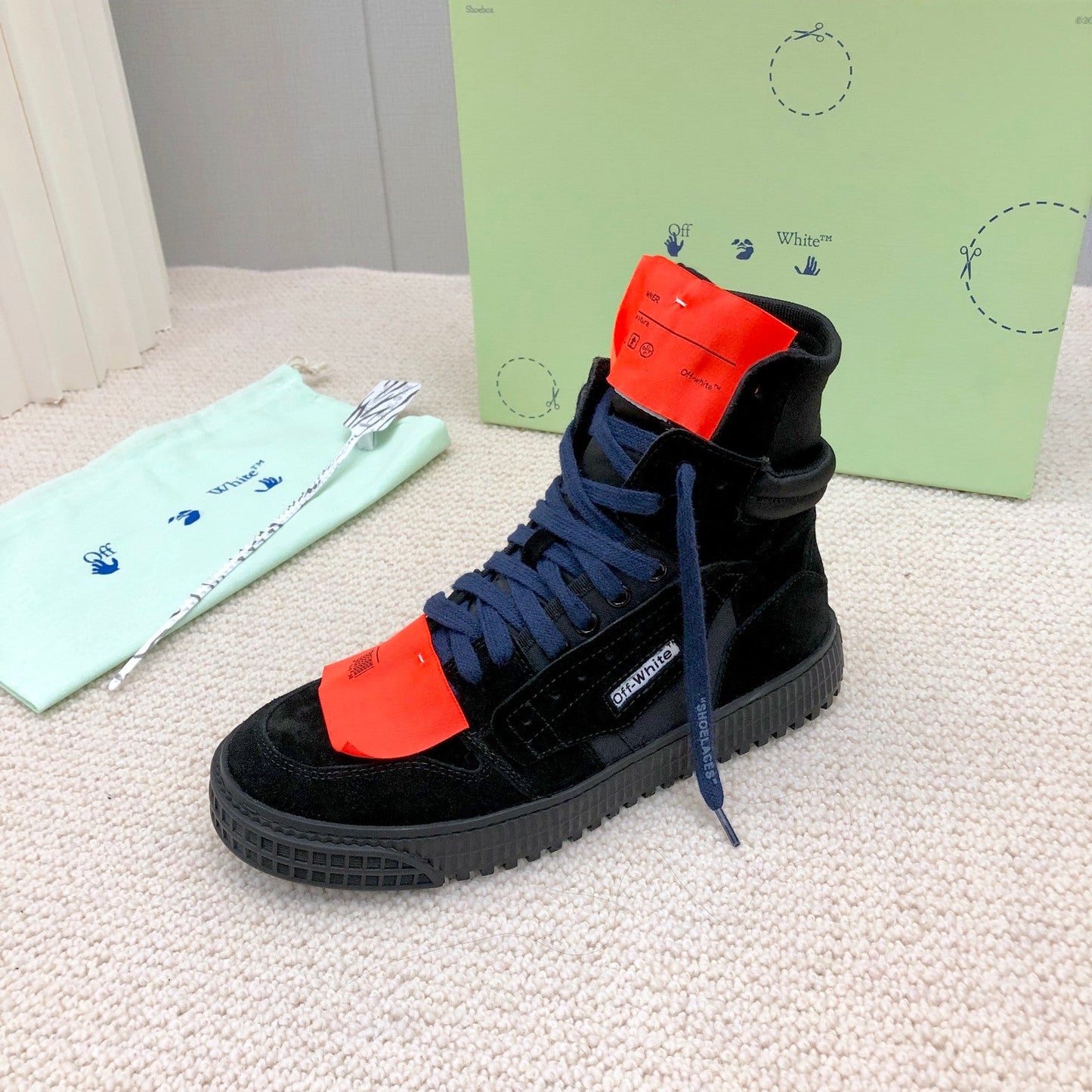 OFF-WHITE Court