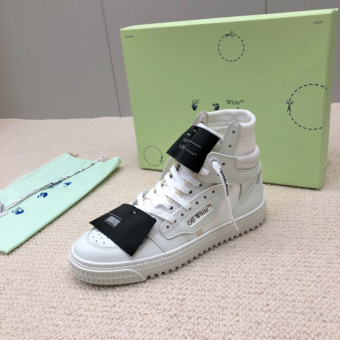 OFF-WHITE Court