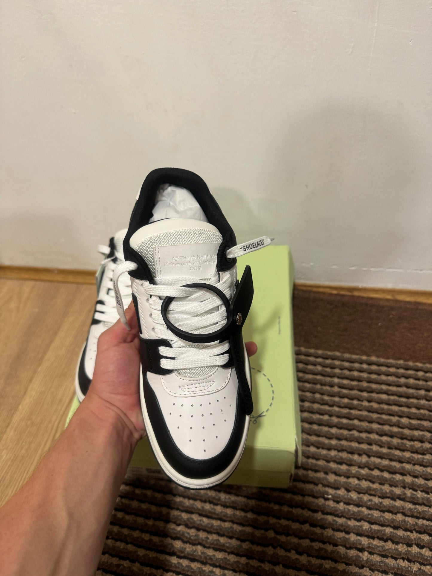 Off White Out of Office Broj 39(Odmah dostupno)