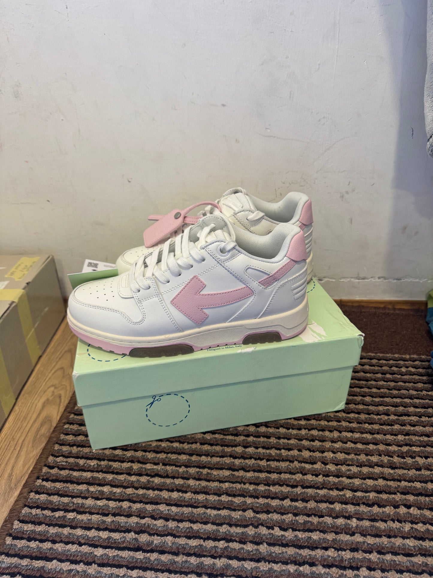 Off White Out of Office Broj 41(Odmah dostupno)