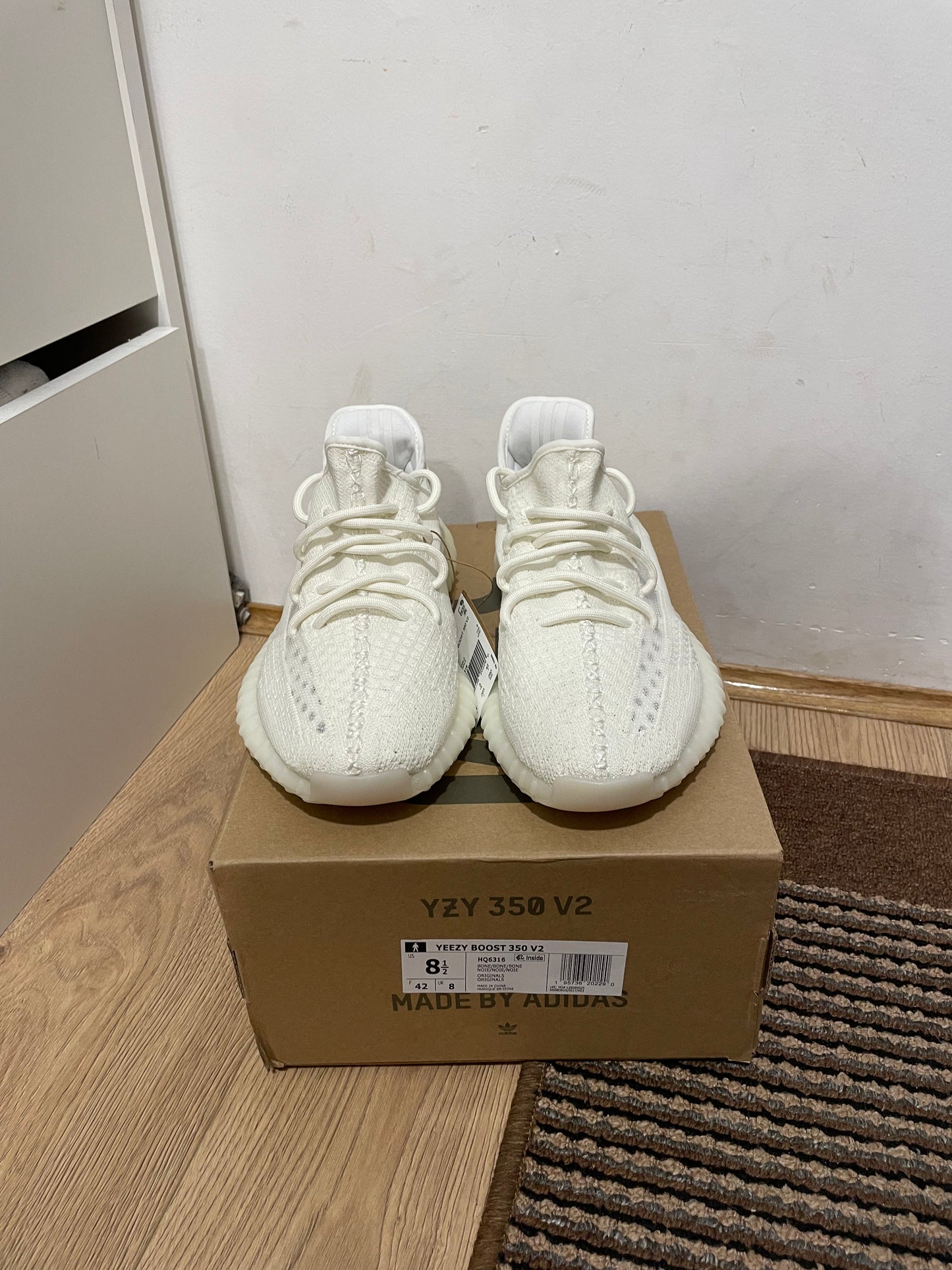 Yeezy 350 Bone Broj 37,44,46(Odmah dostupno)
