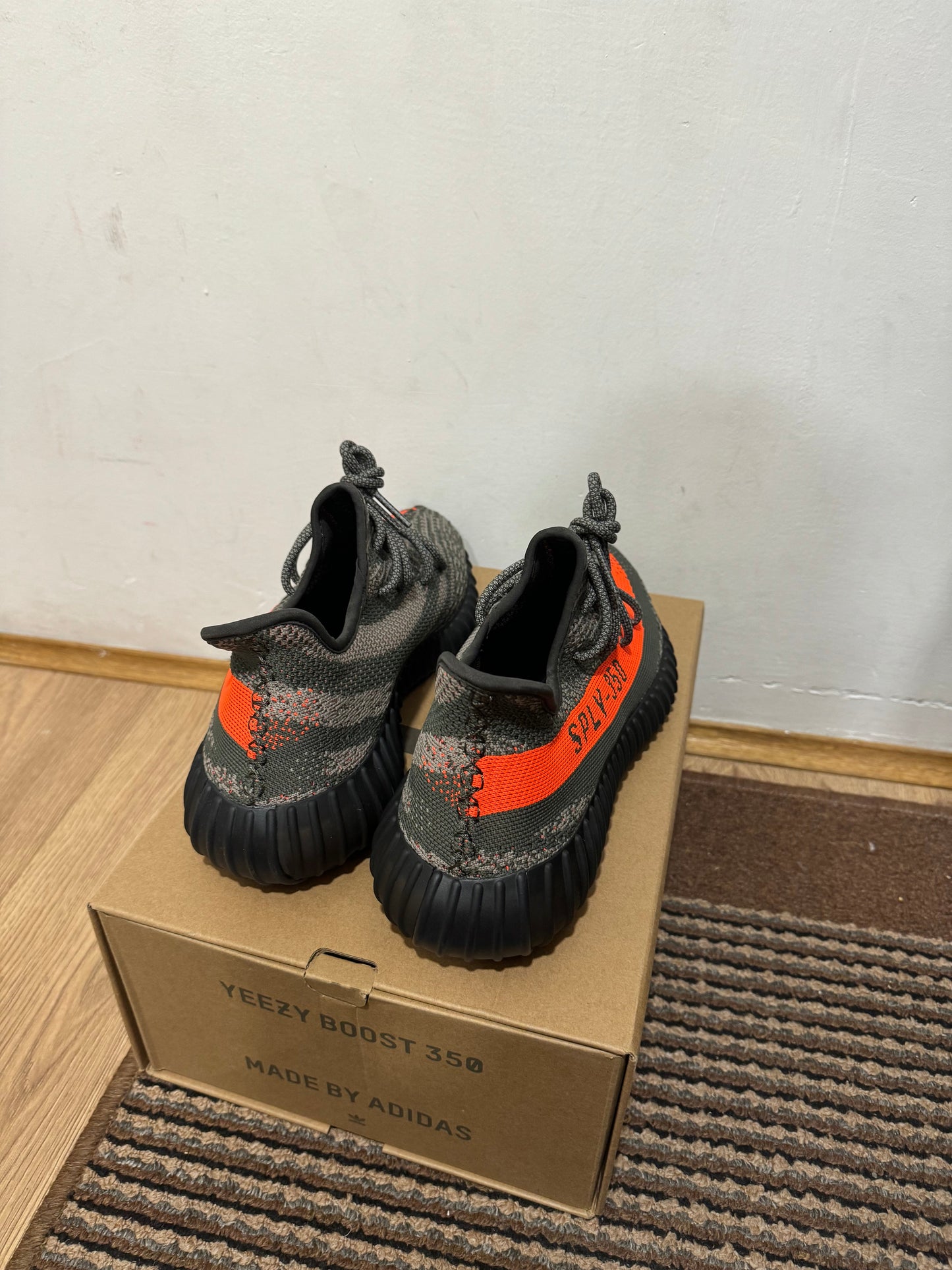 Yeezy 350 Carbon Beluga Broj 38,46,47(Odmah Dostupno)