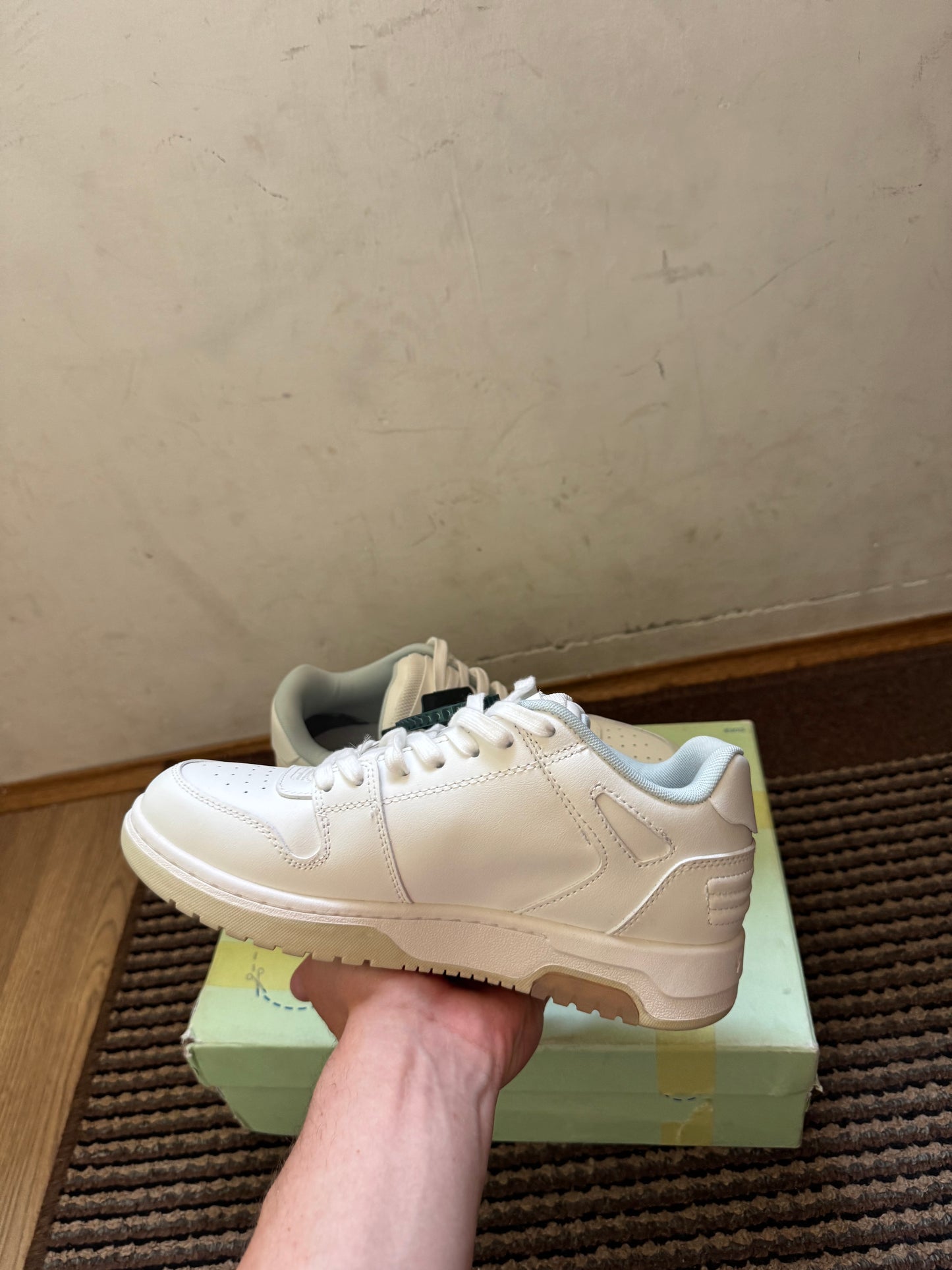 Off White Out of Office Broj 40(Odmah dostupno)