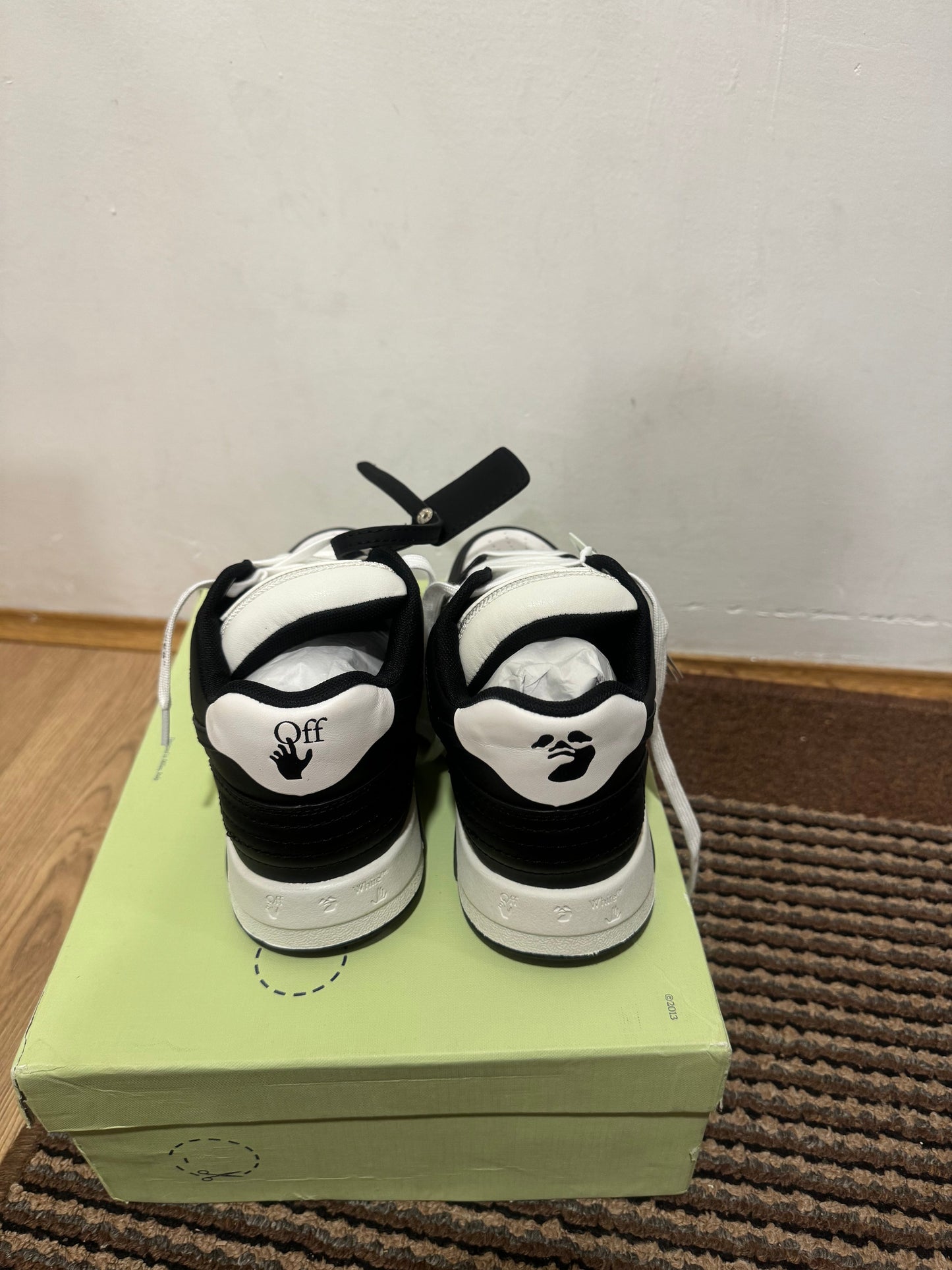 Off White Out of Office Broj 39(Odmah dostupno)