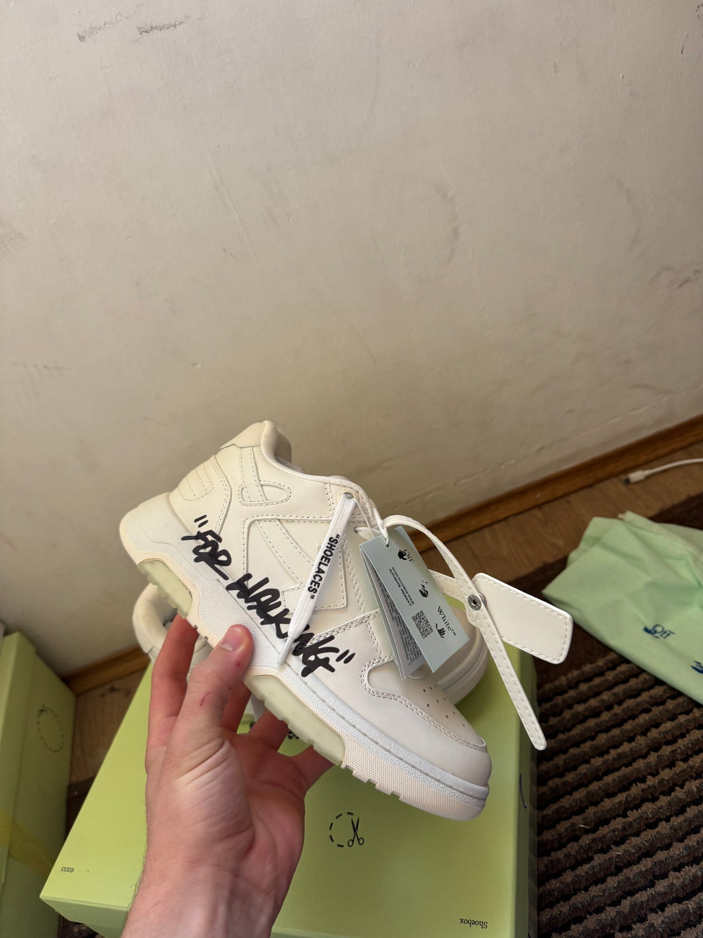 Off White Out of Office Broj 44(Odmah dostupno)