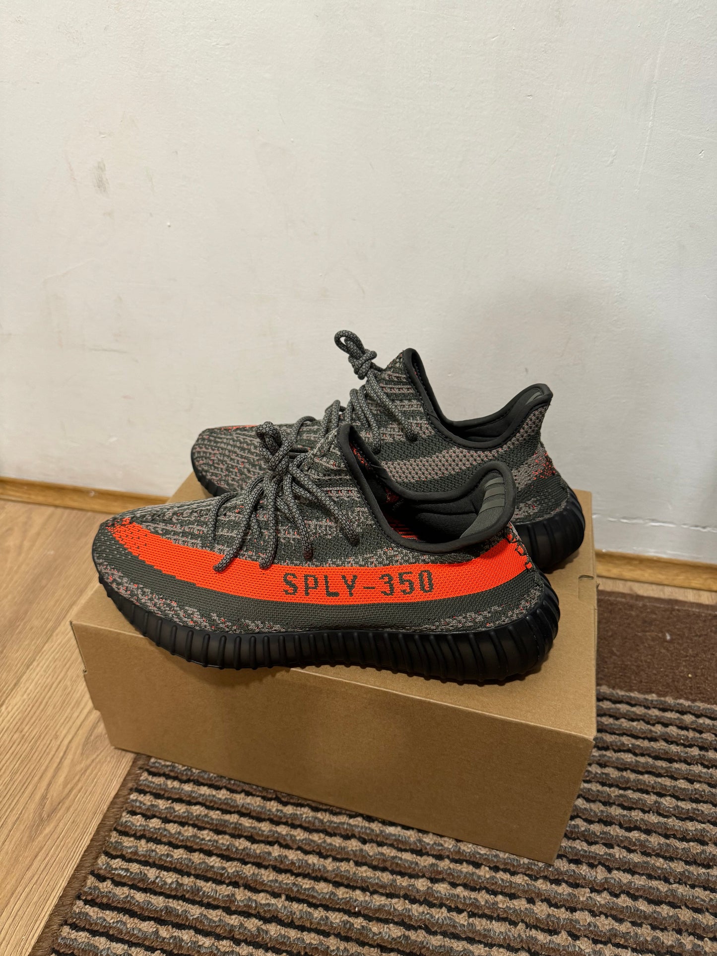 Yeezy 350 Carbon Beluga Broj 38,46,47(Odmah Dostupno)