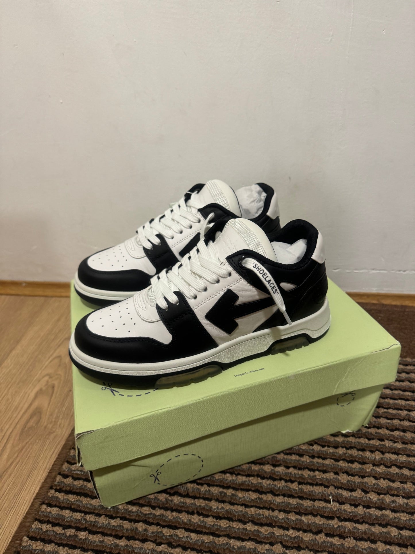 Off White Out of Office Broj 39(Odmah dostupno)