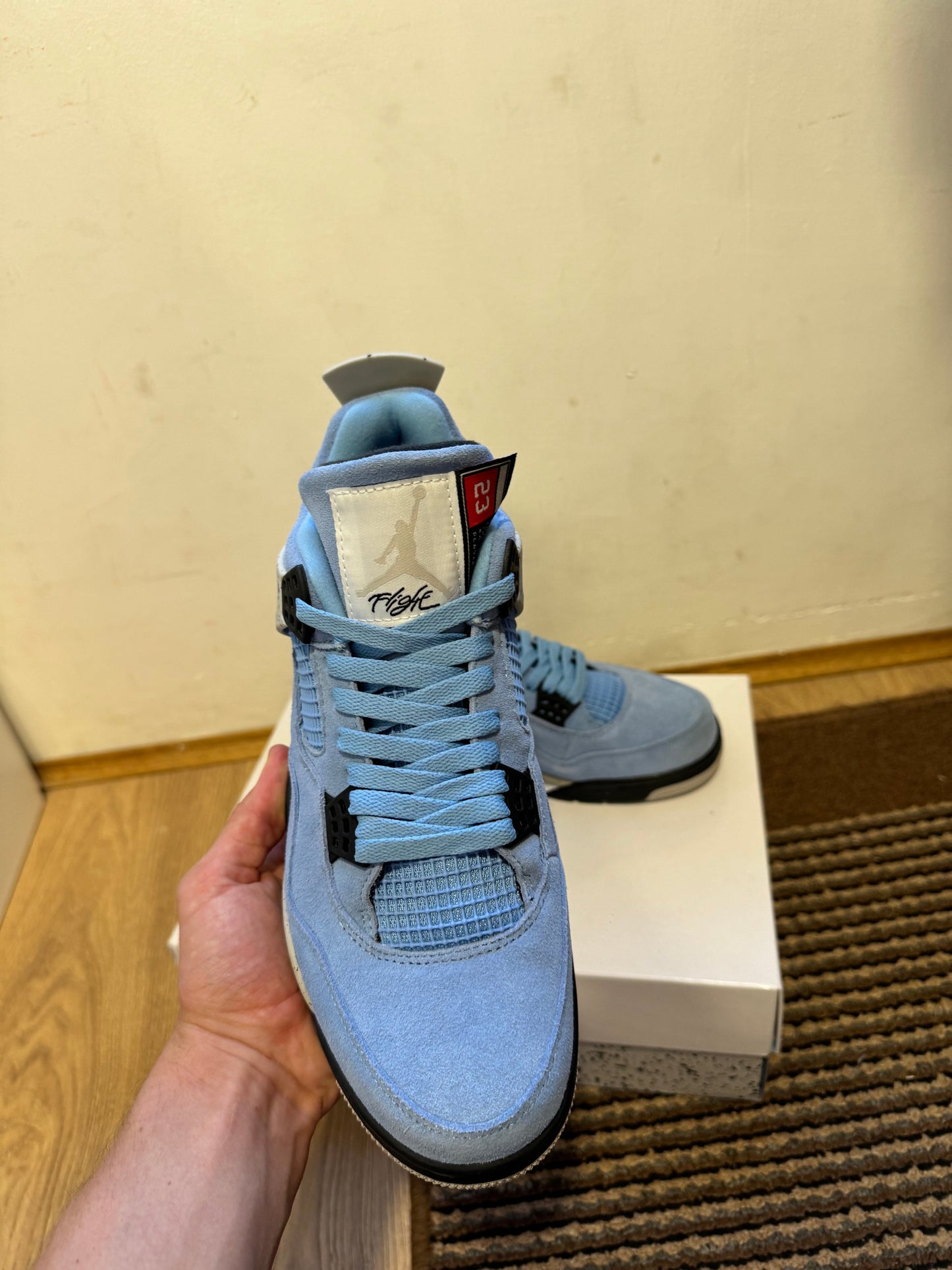 Jordan 4 University Blue Broj 39(Odmah dostupno)