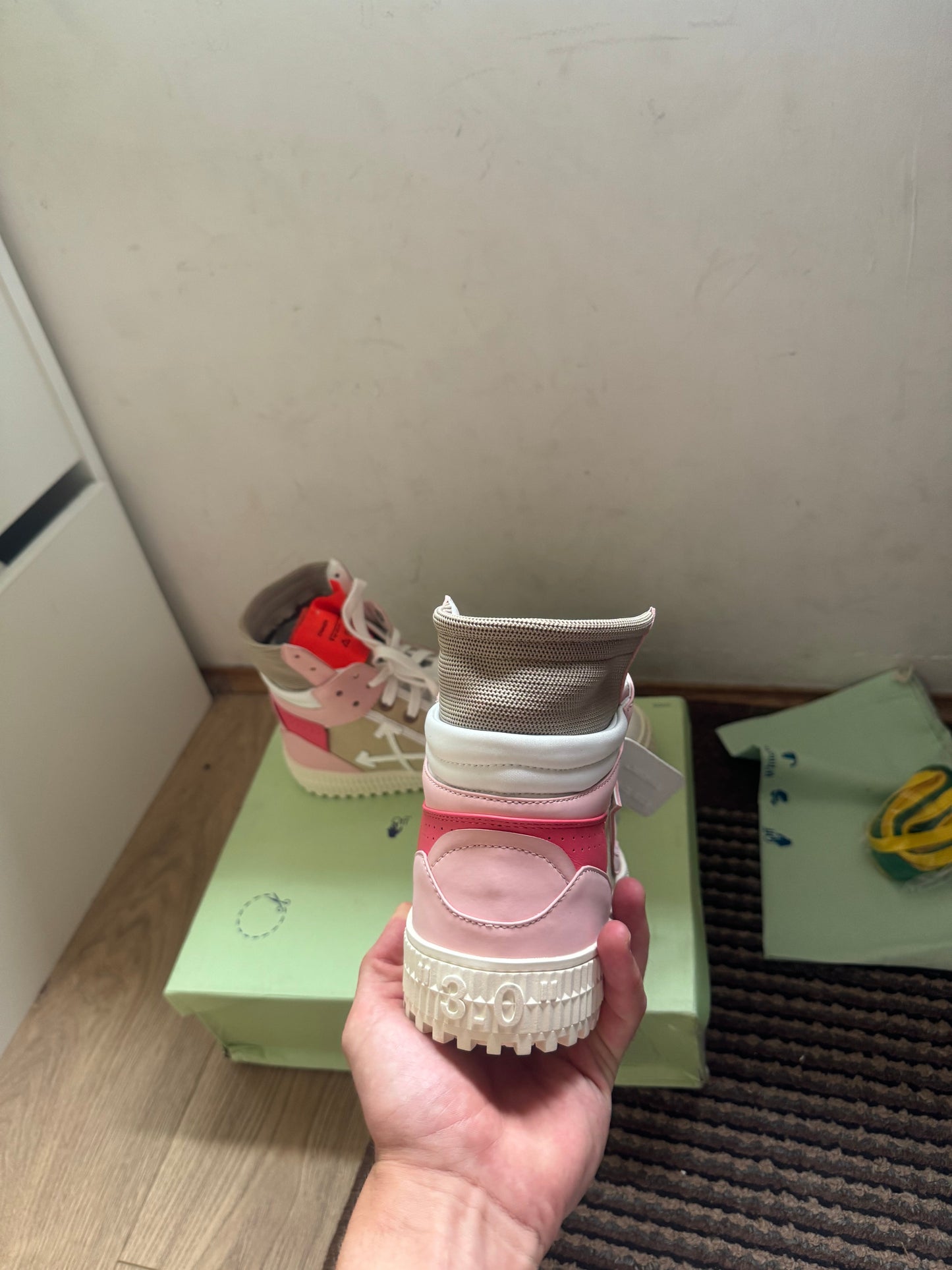 Off White Court Broj 40 (Odmah dostupno)