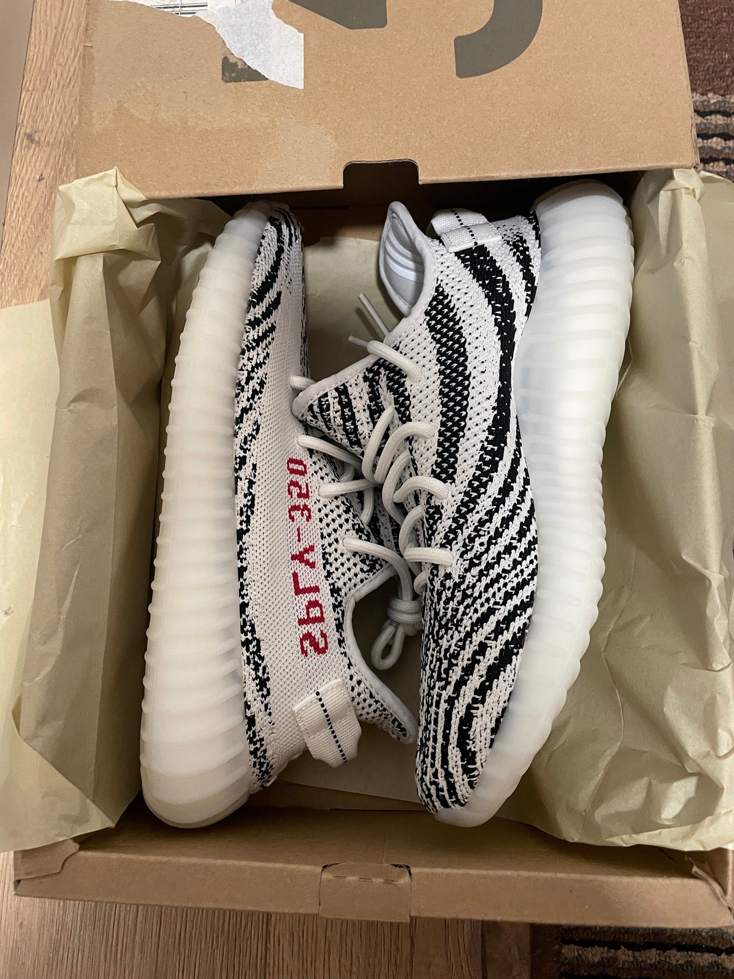 Yeezy350 Zebra Broj 42(Odmah dostupno)