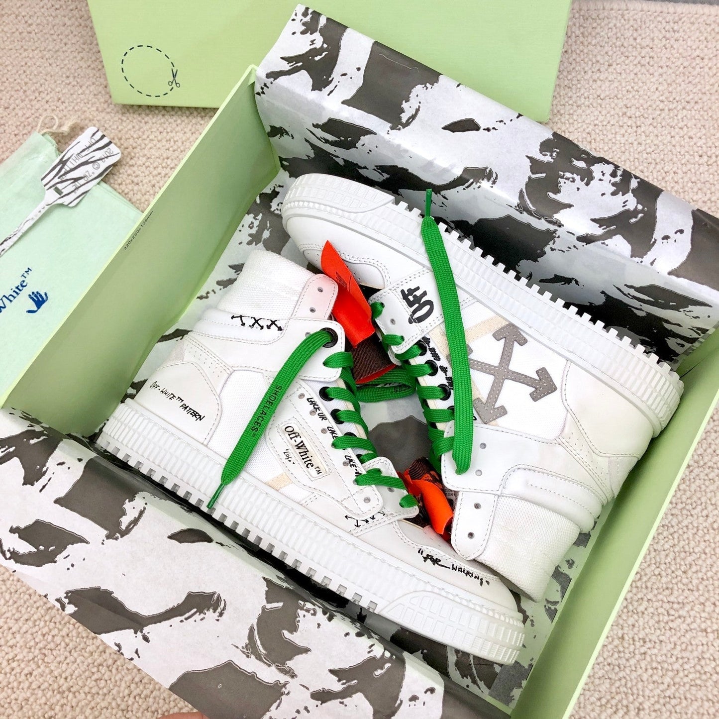OFF-WHITE Court