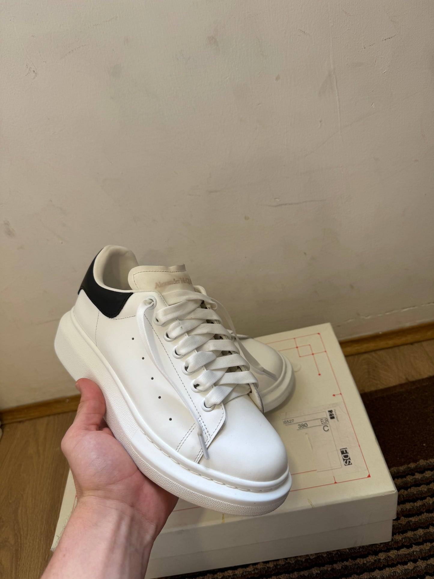 NOSENE DVA PUTA(Sve vidljivo na slikama) Alexander McQueen Broj 40 (Odmah dostupno)
