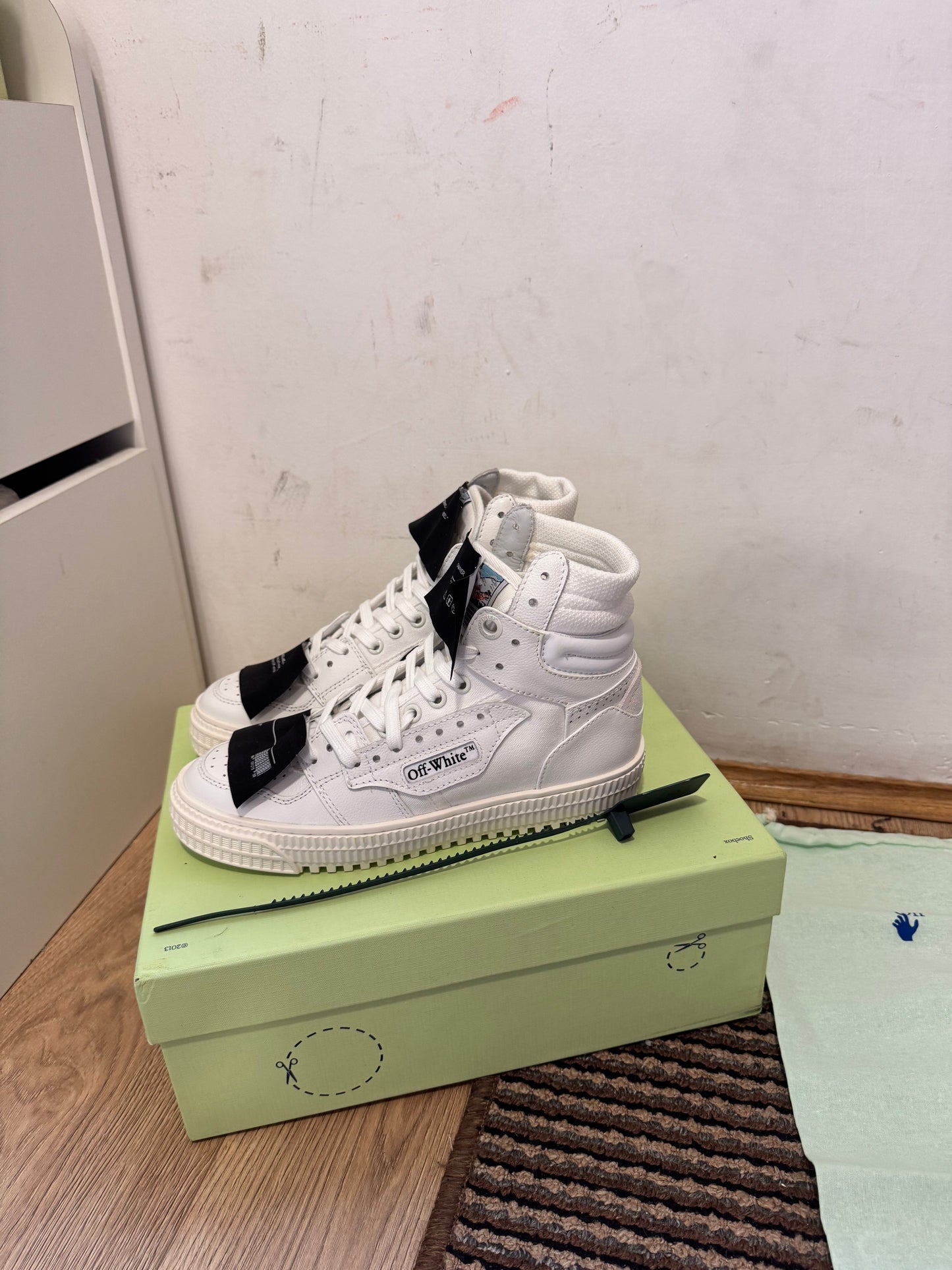 Off White Court Broj 40(Odmah dostupno)