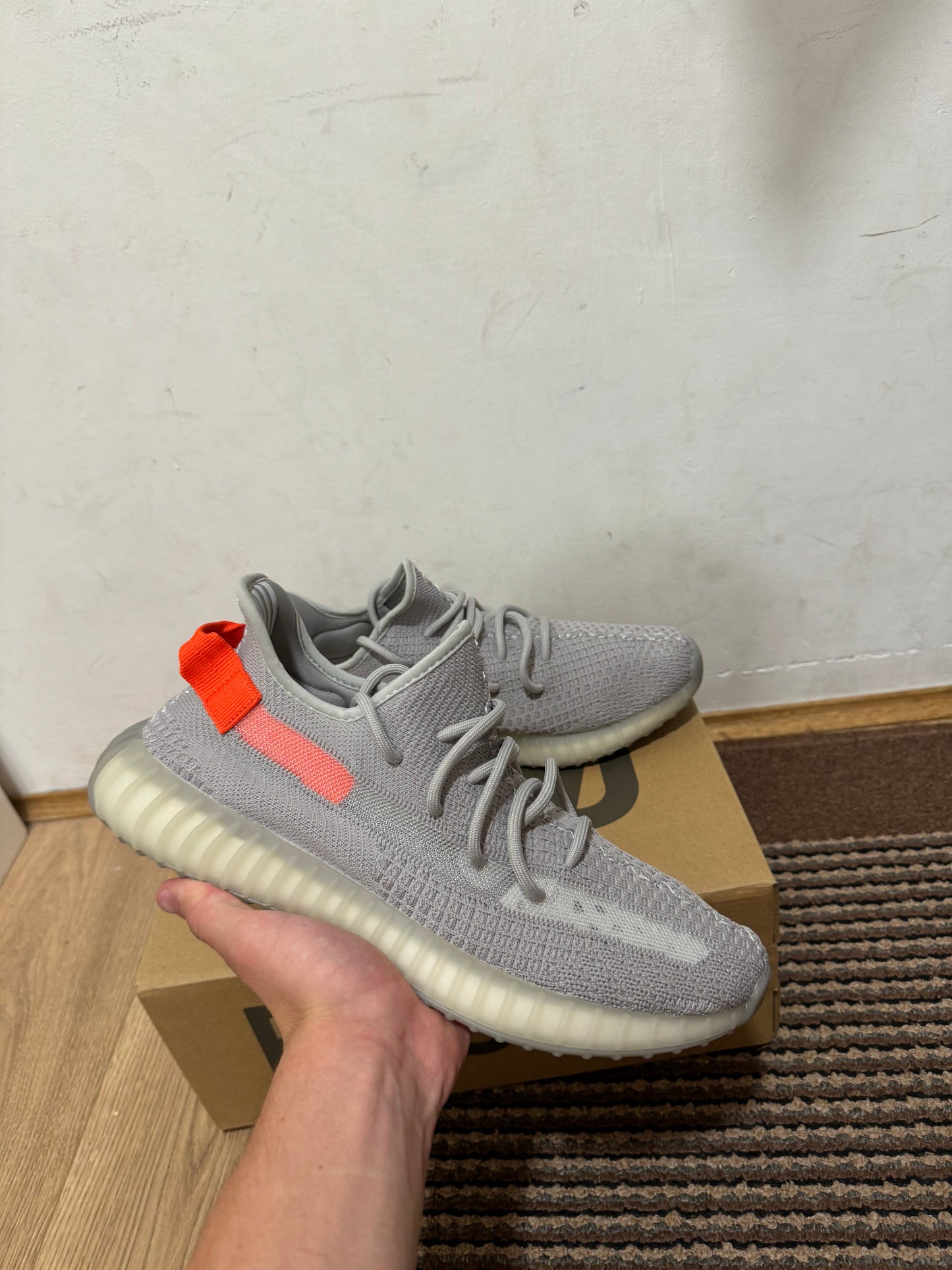 Yeezy 350 Tail Light 39,44(Odmah dostupno)