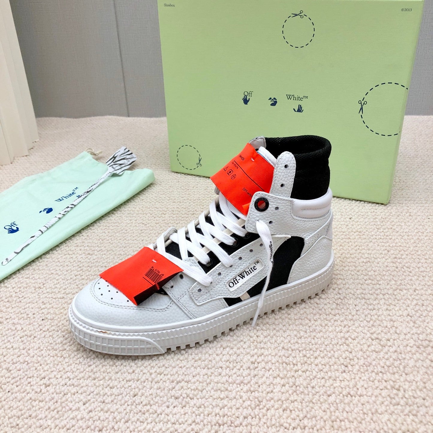 OFF-WHITE Court