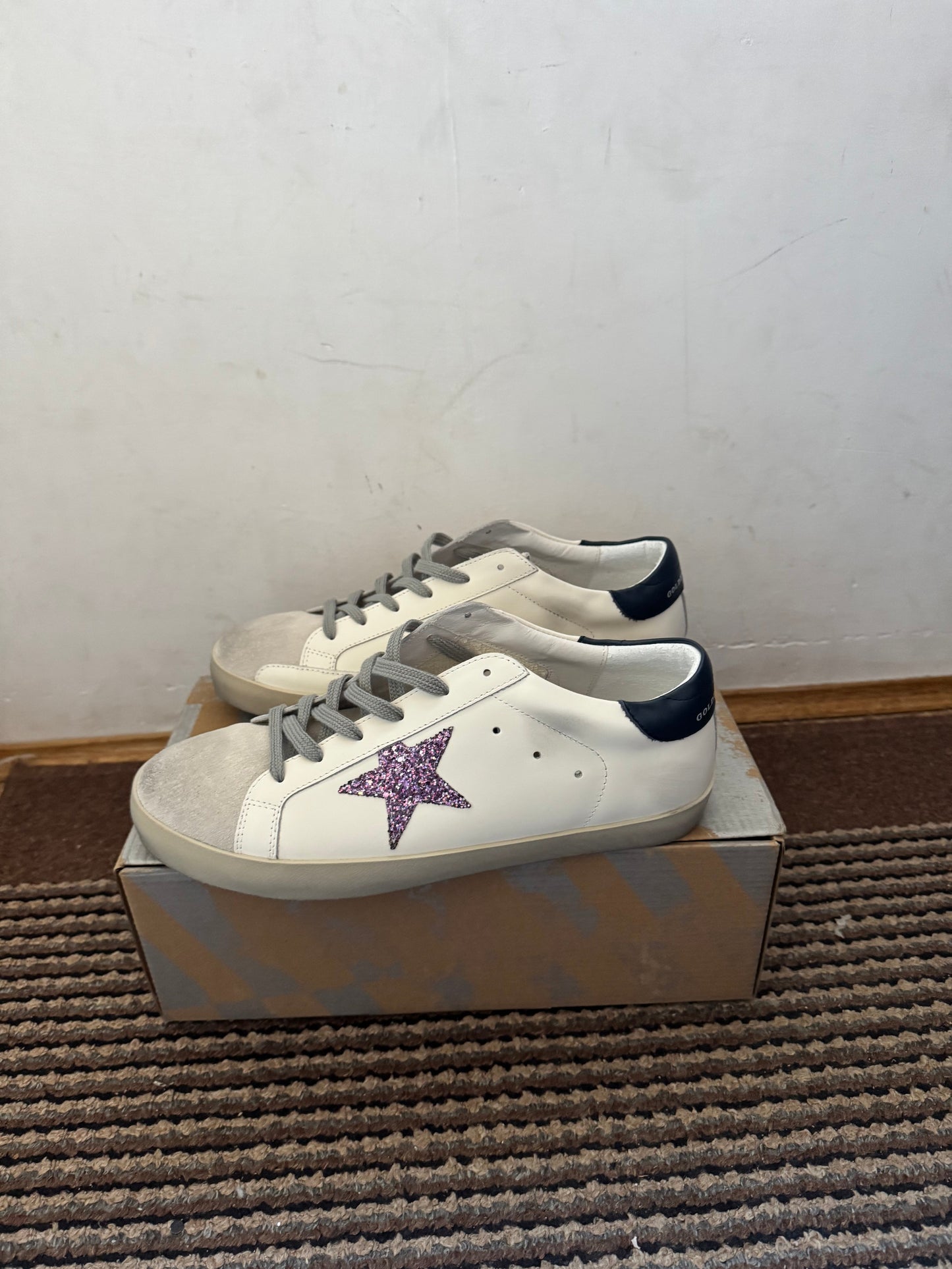 Golden Goose Broj 44 (Odmah dostupno)