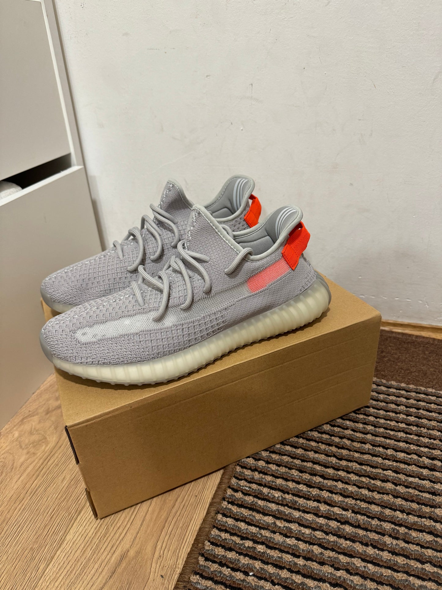Yeezy 350 Tail Light 39,44(Odmah dostupno)