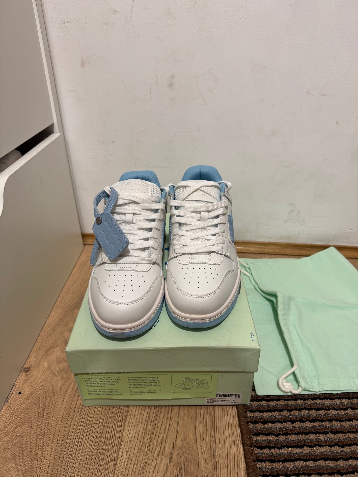 Off White Out of Office Broj 41,47(Odmah dostupno)