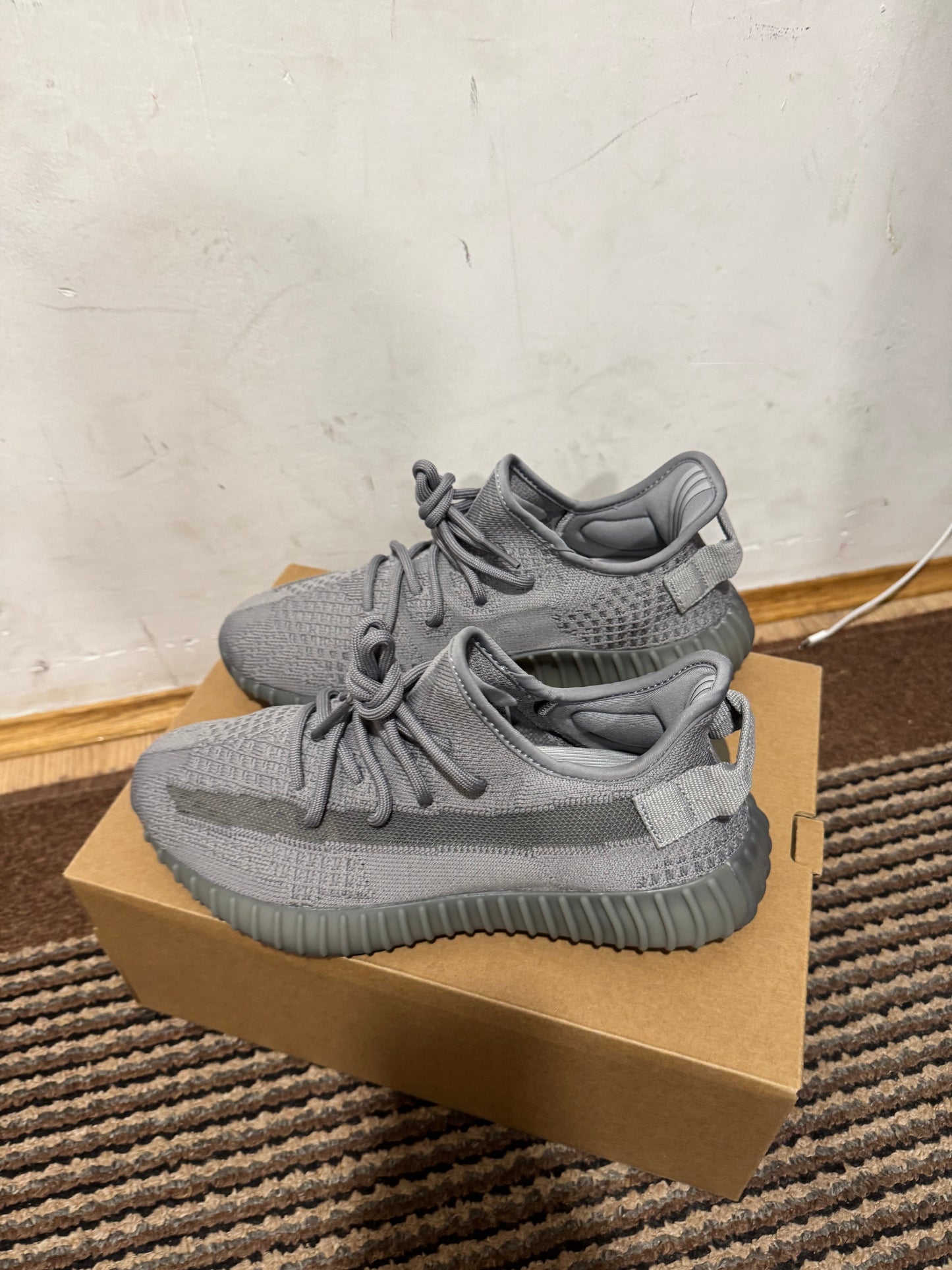 Yeezy 350 Wolf Grey Broj 39(Odmah dostupno)