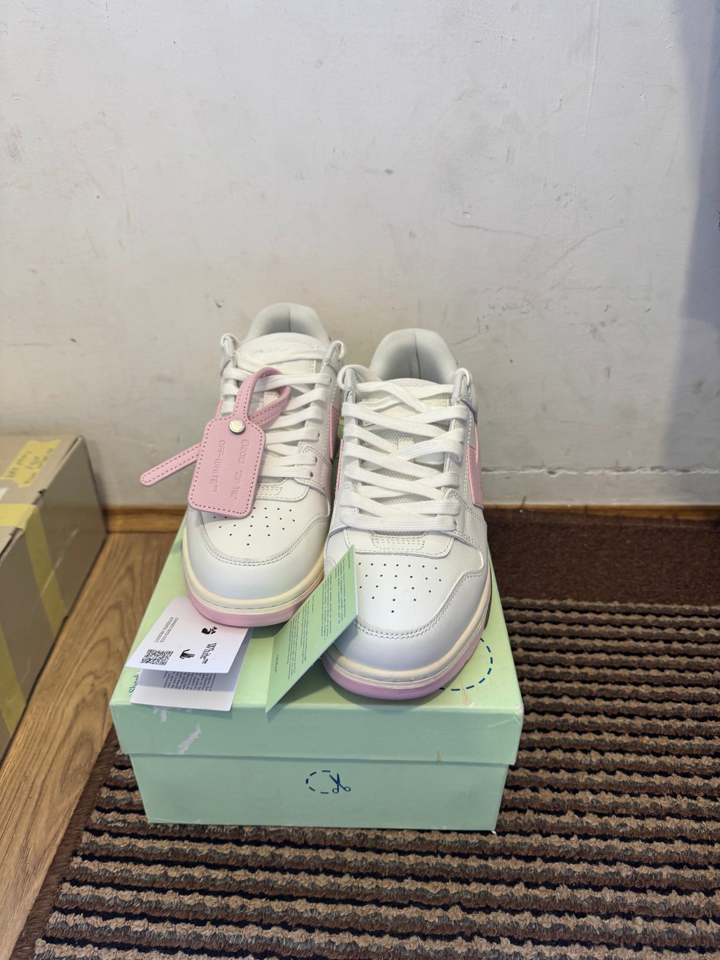 Off White Out of Office Broj 41(Odmah dostupno)