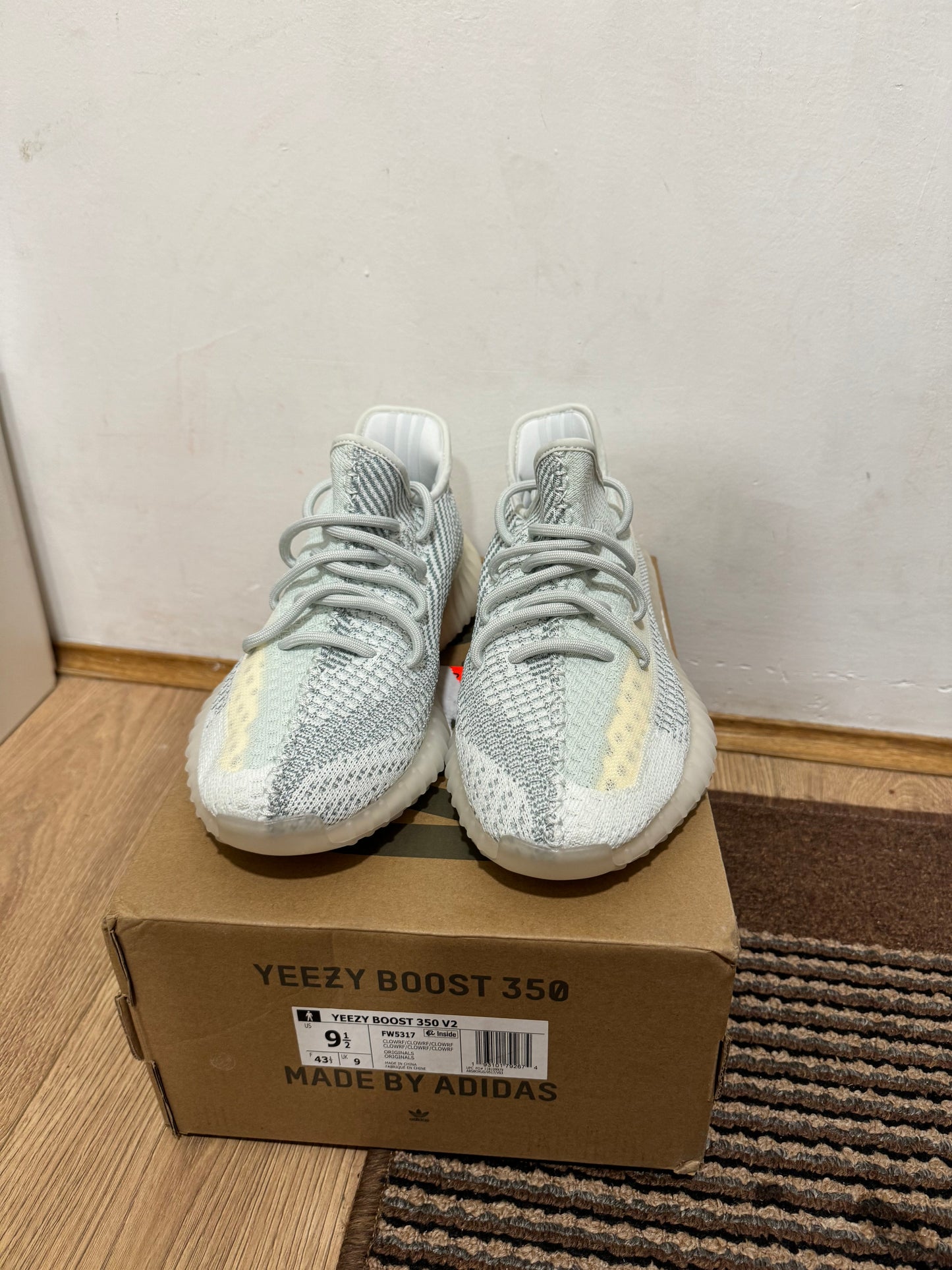 Yeezy 350 Cloud White Broj 41(Odmah dostupno)