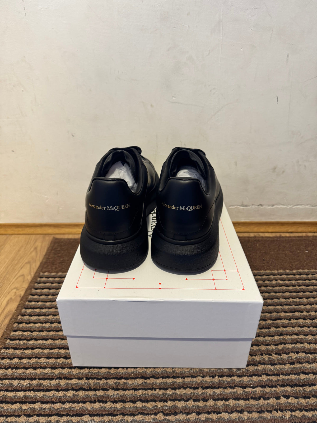 Alexander McQueen Broj 44(Odmah Dostupno)