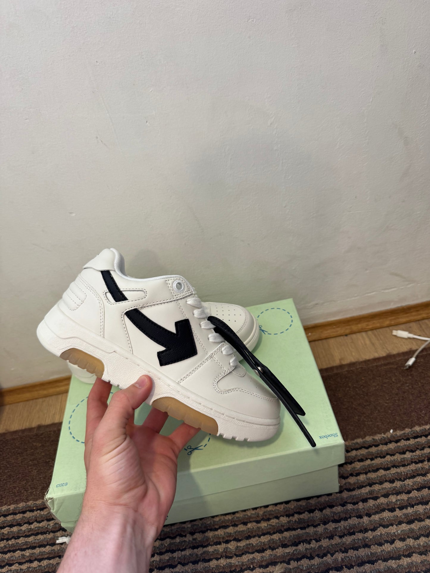 Off White Out of Office Broj 38(Odmah dostupno)