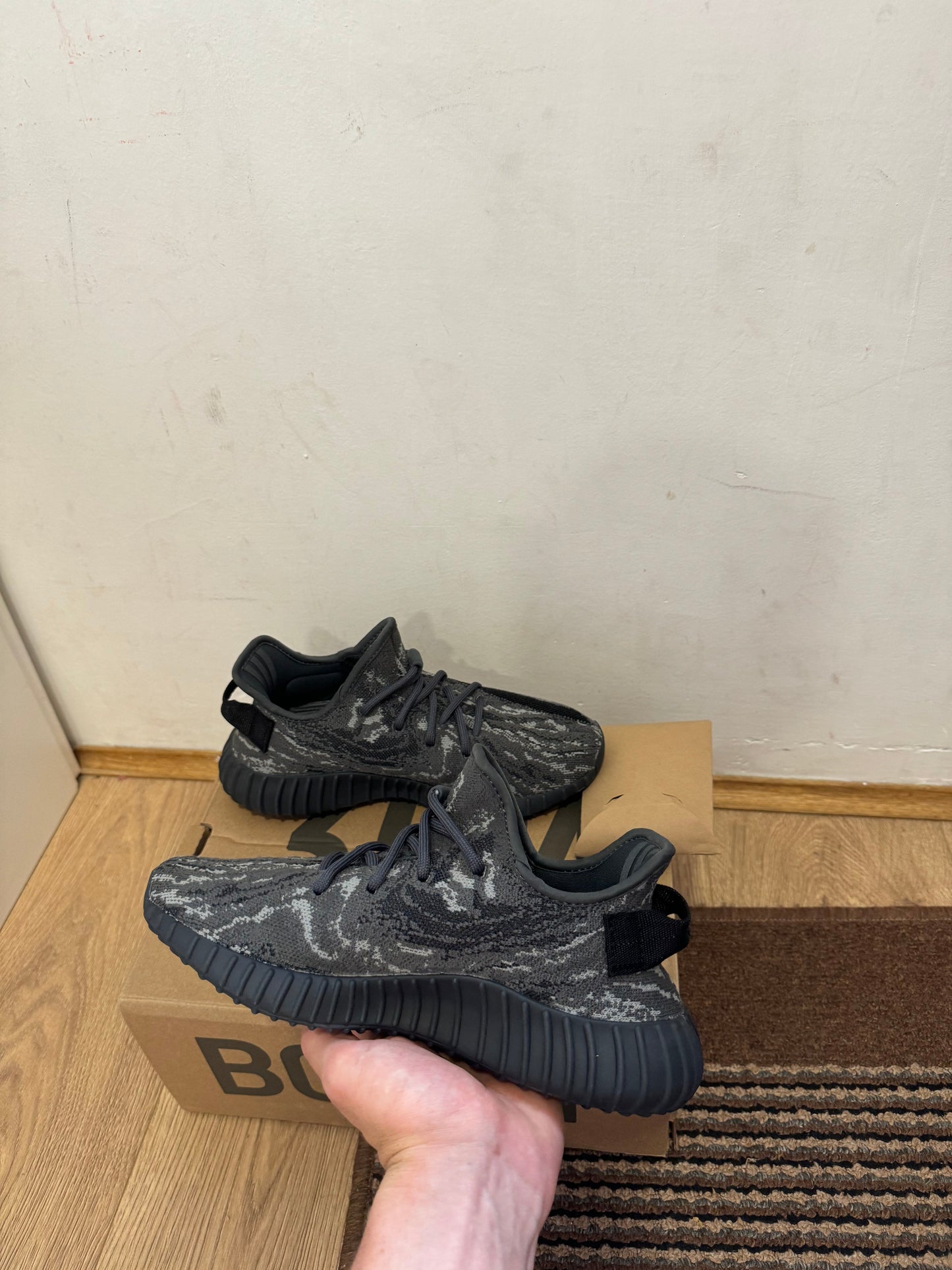 Yeezy 350 MX Black Broj 41(Odmah dostupno)