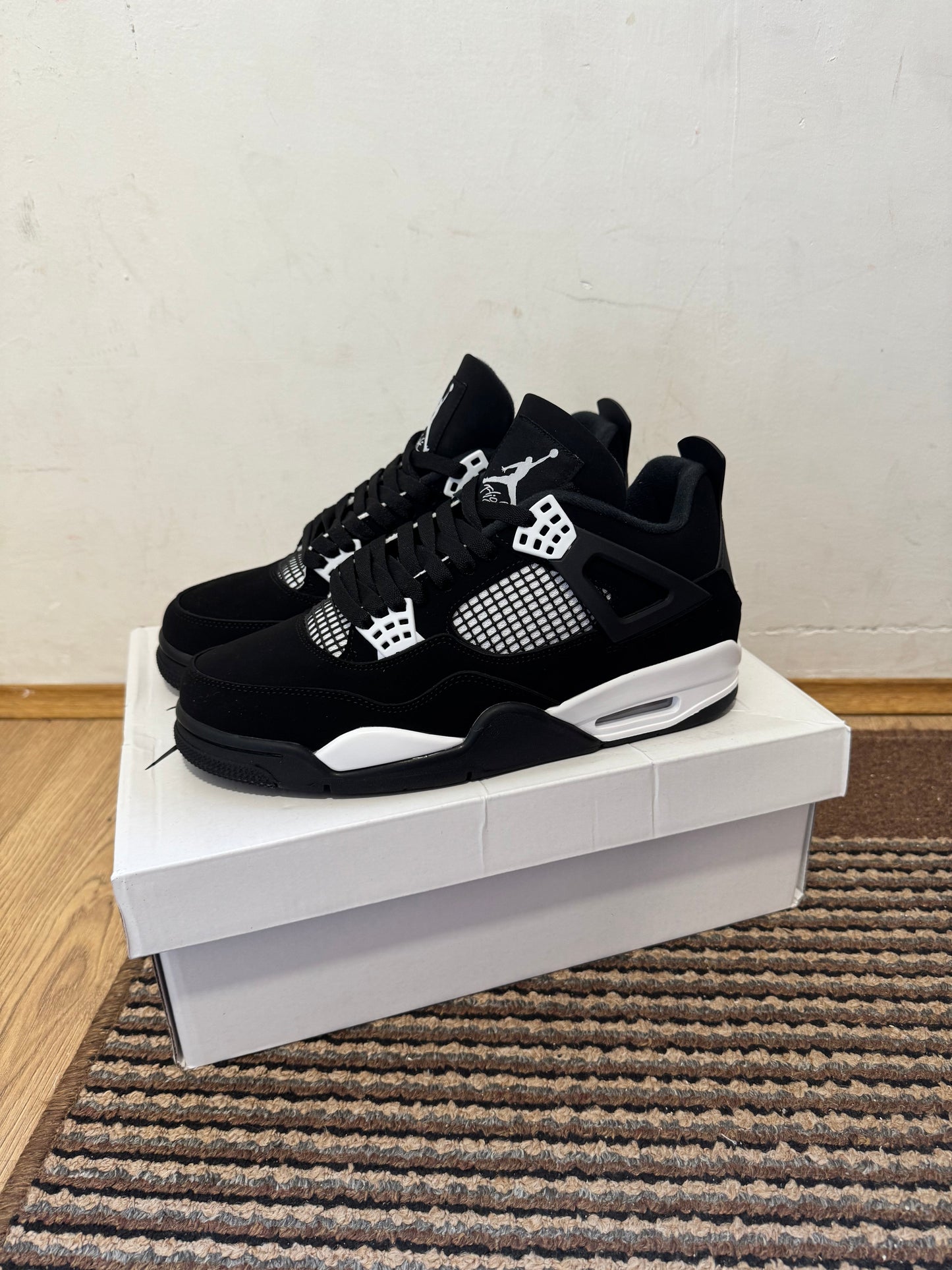 Jordan 4 White Thubder Broj 42(Odmah dostupno)