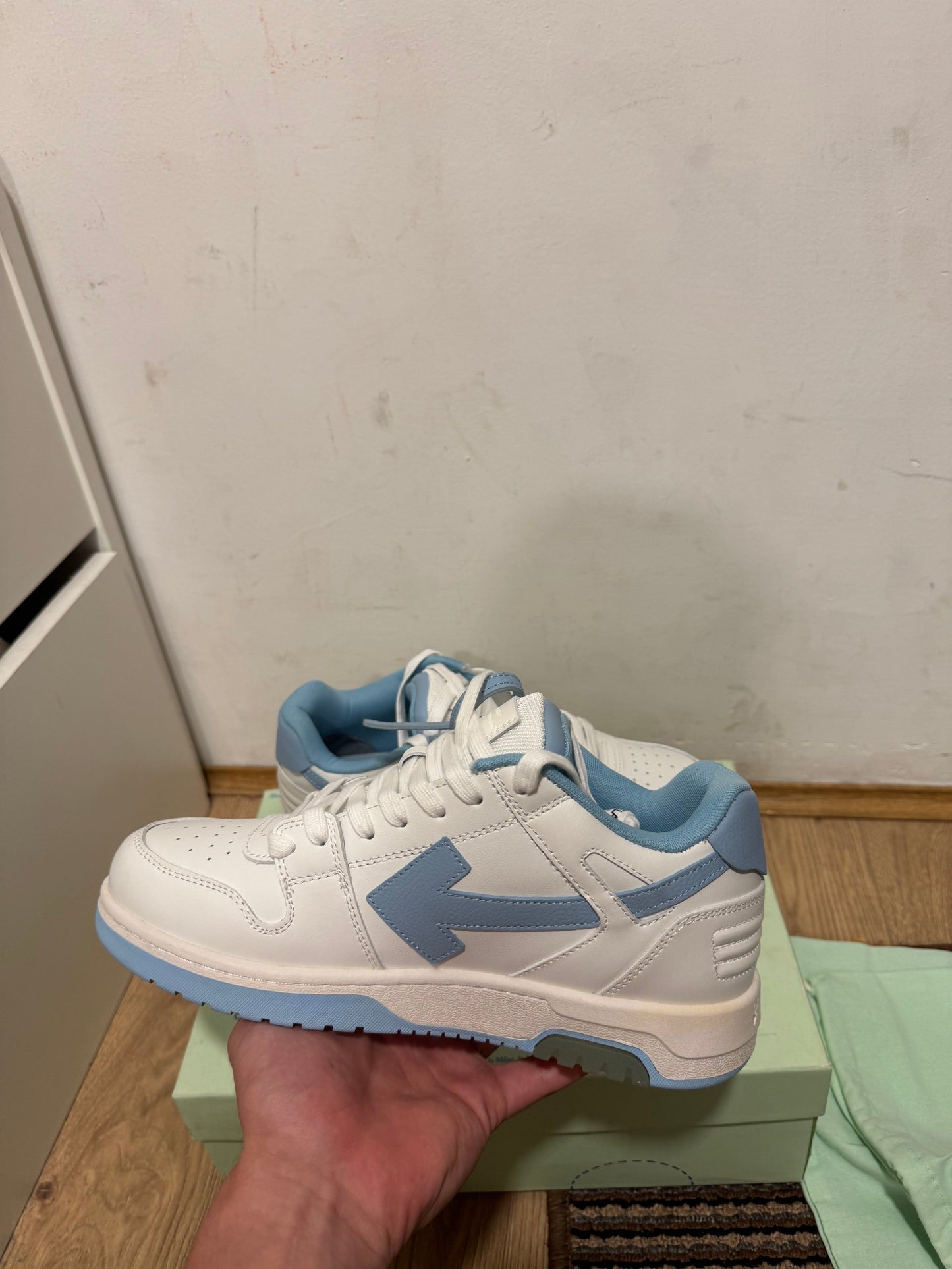 Off White Out of Office Broj 41,47(Odmah dostupno)