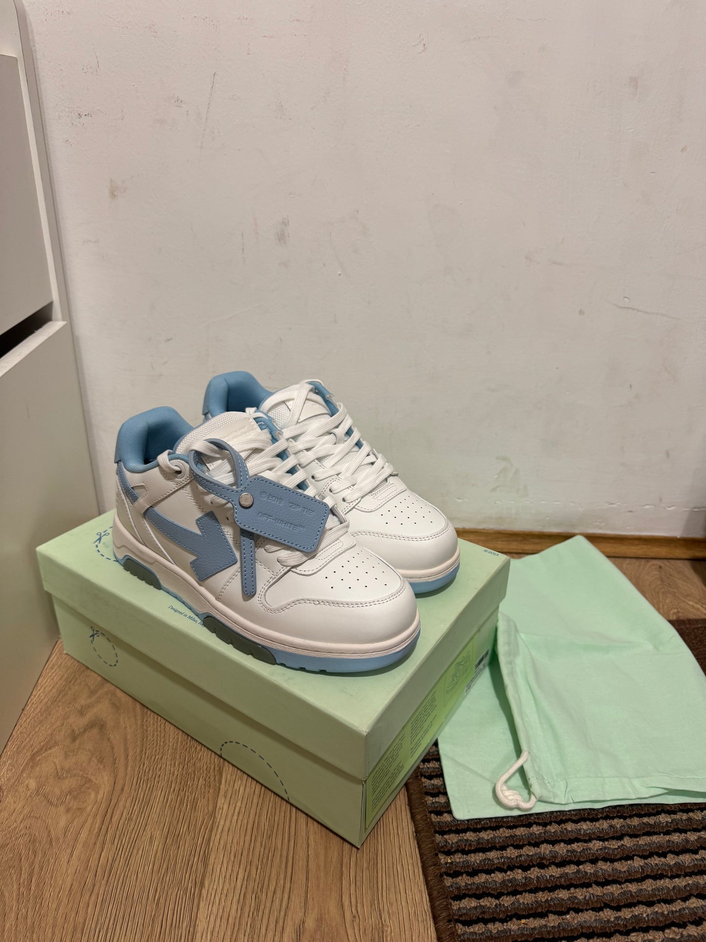 Off White Out of Office Broj 41,47(Odmah dostupno)