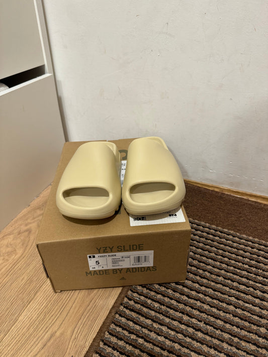 Yeezy Slide Bone Broj 39,42(Odmah dostupno)