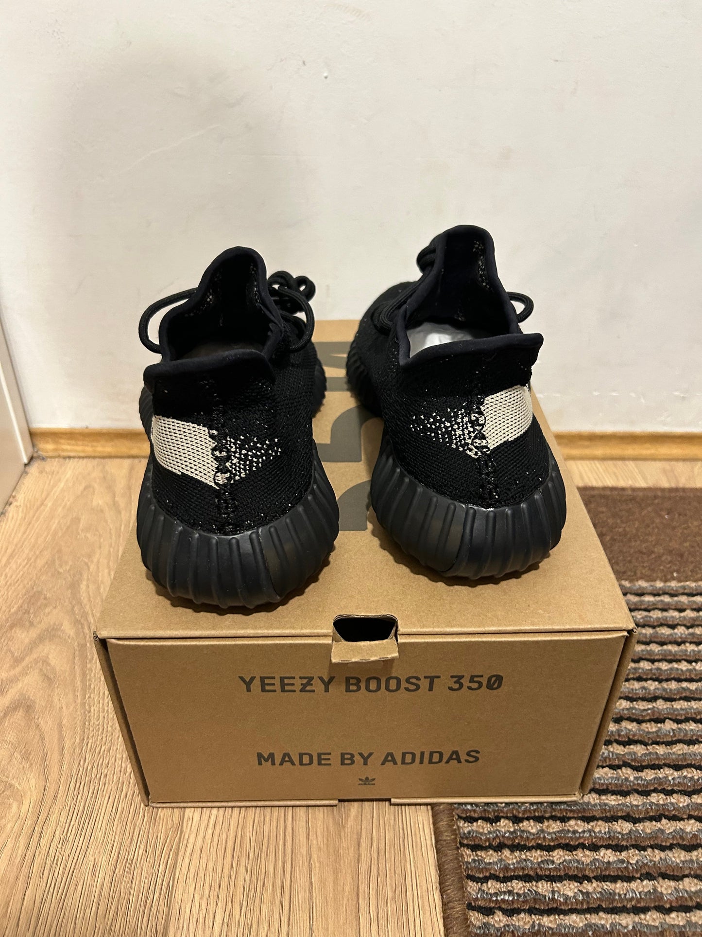 Yeezy 350 Oreo Broj 41(Odmah dostupno)