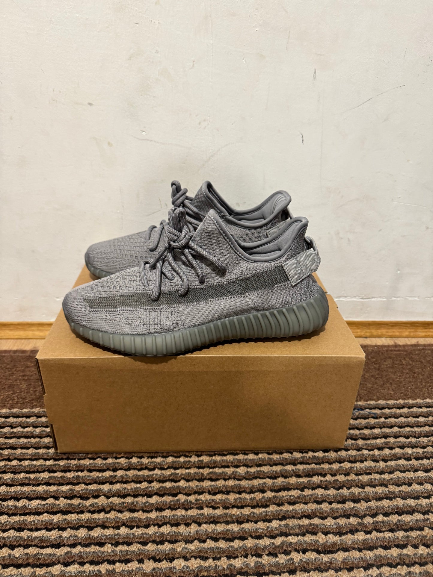 Yeezy 350 Wolf Grey Broj 39(Odmah dostupno)