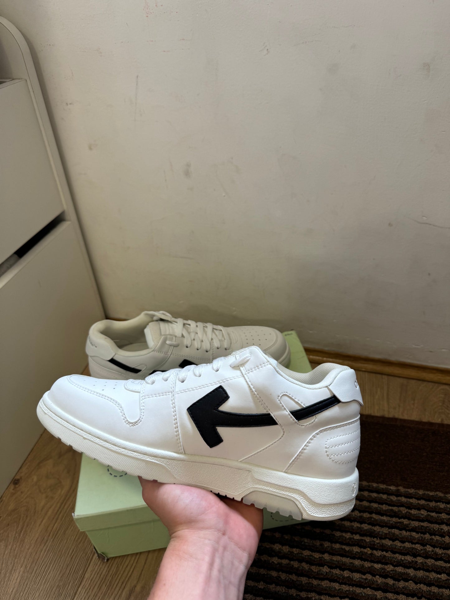 Off White Out of Office Broj 46(Odmah dostupno) NOSENE JEDANPUT!!! OŠTEĆENA KUTIJA!!!