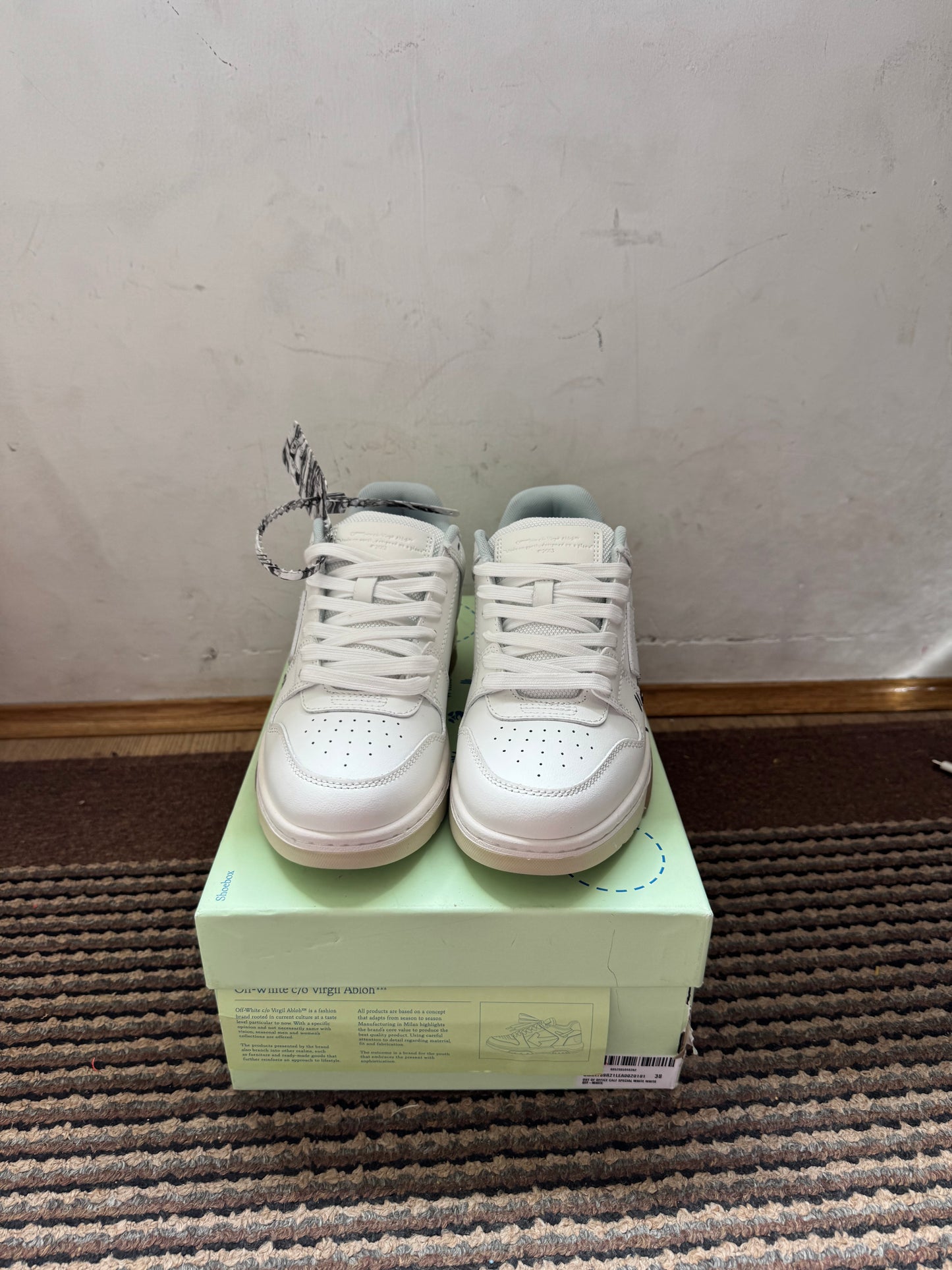 Off White Out of Office Broj 38(Odmah dostupno)