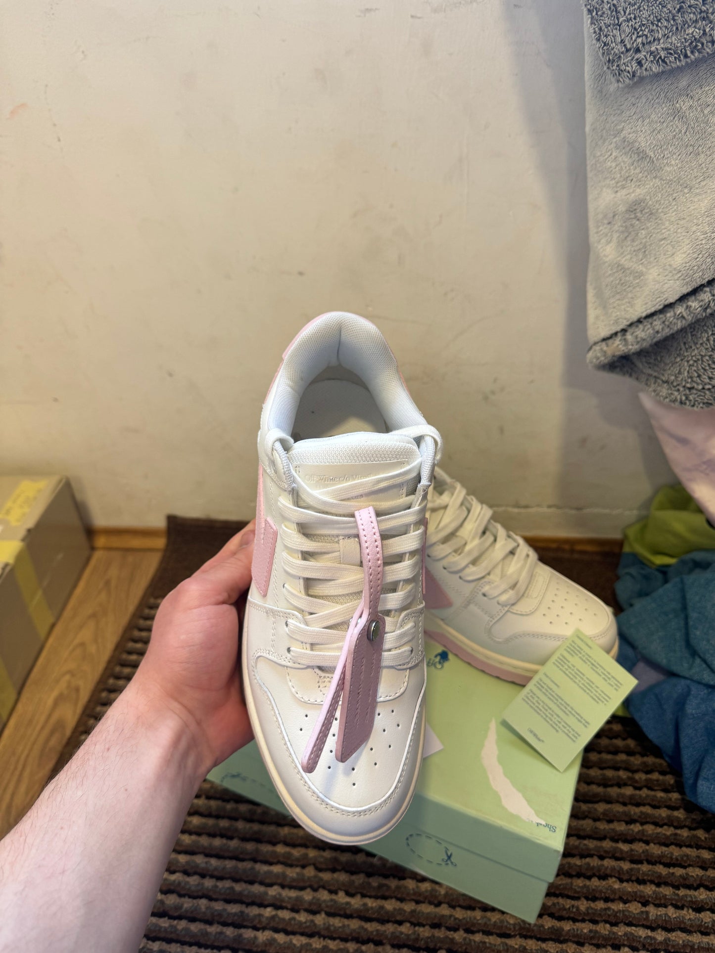 Off White Out of Office Broj 41(Odmah dostupno)