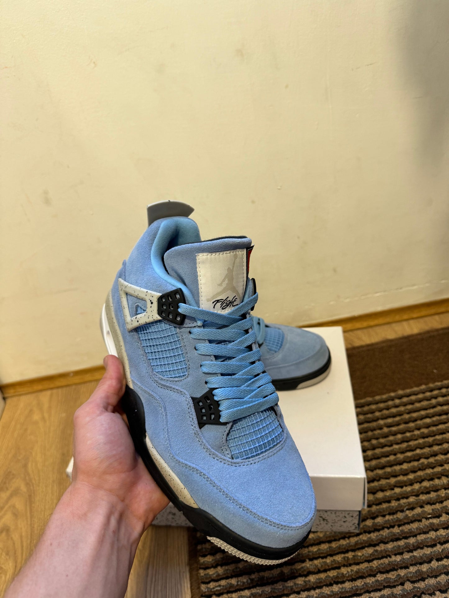 Jordan 4 University Blue Broj 39(Odmah dostupno)