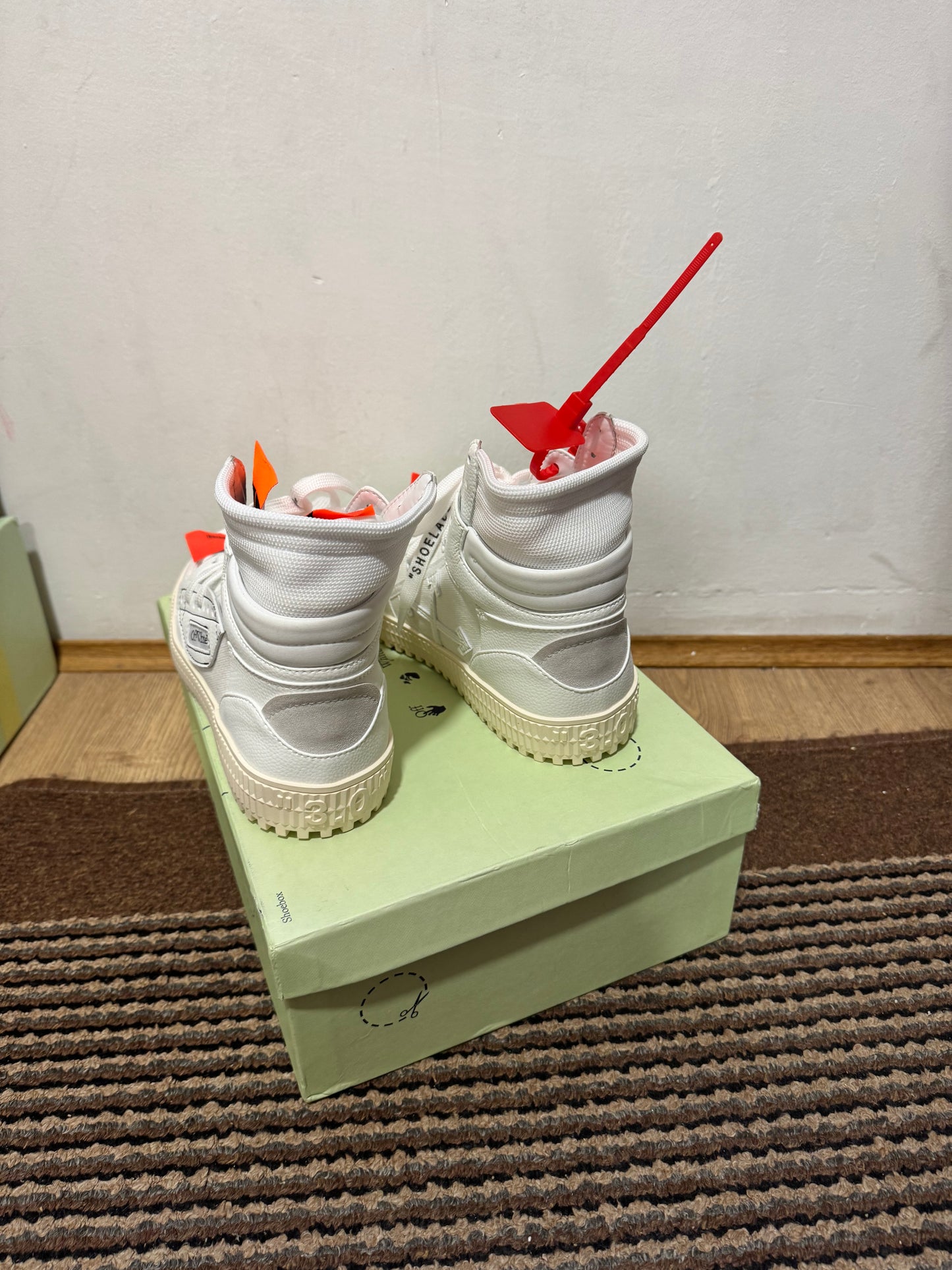 Off White Court Broj 41(Odmah dostupno)