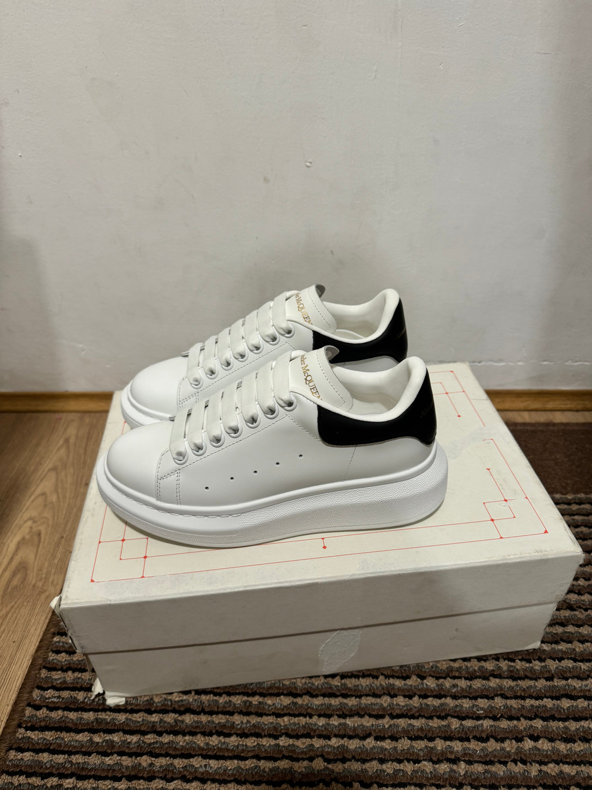 Alexander McQueen Broj 36(Odmah Dostupno)