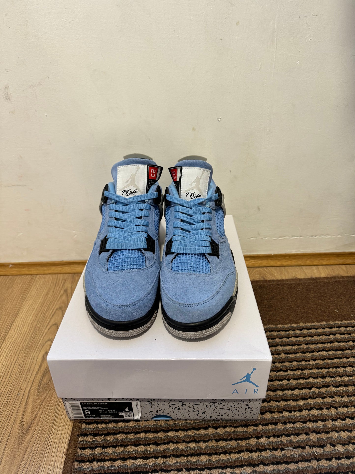 Jordan 4 University Blue Broj 39(Odmah dostupno)