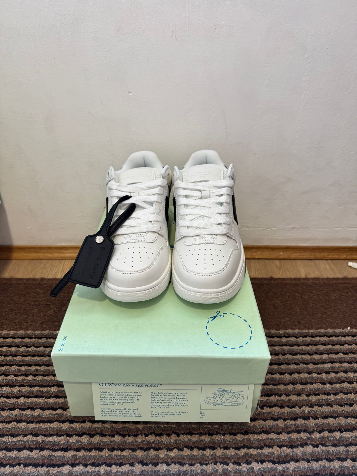 Off White Out of Office Broj 38(Odmah dostupno)