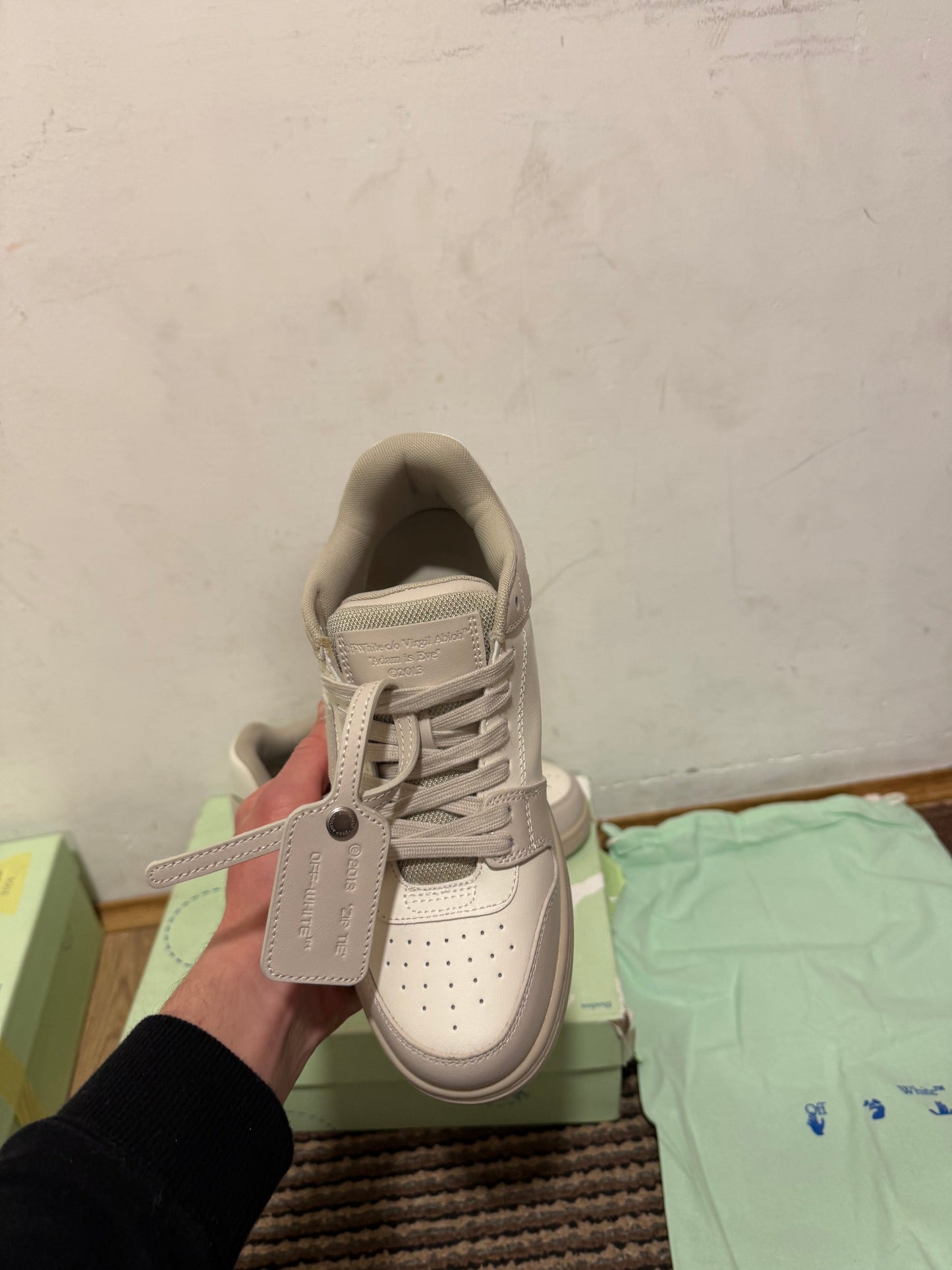 Off White Out of Office Broj 38(Odmah dostupno)