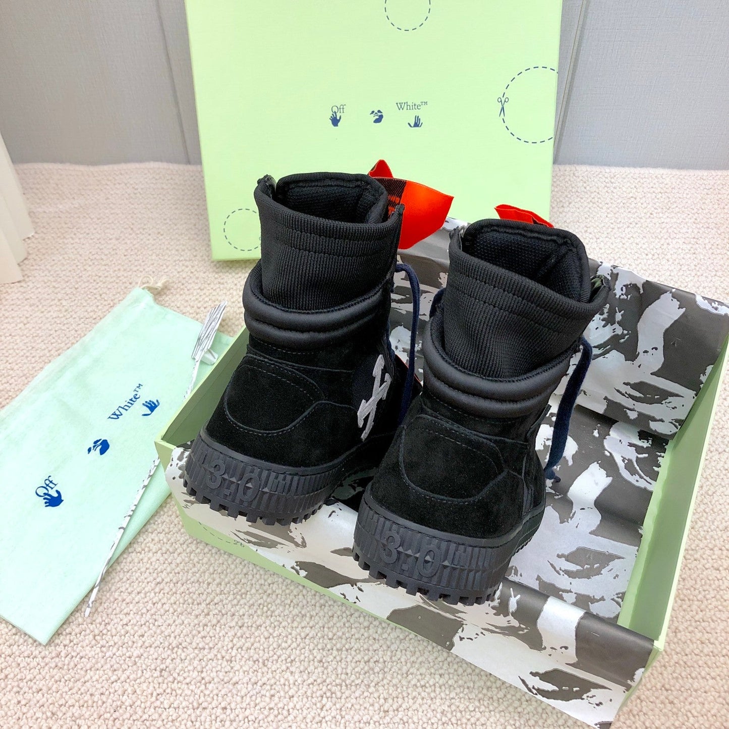 OFF-WHITE Court