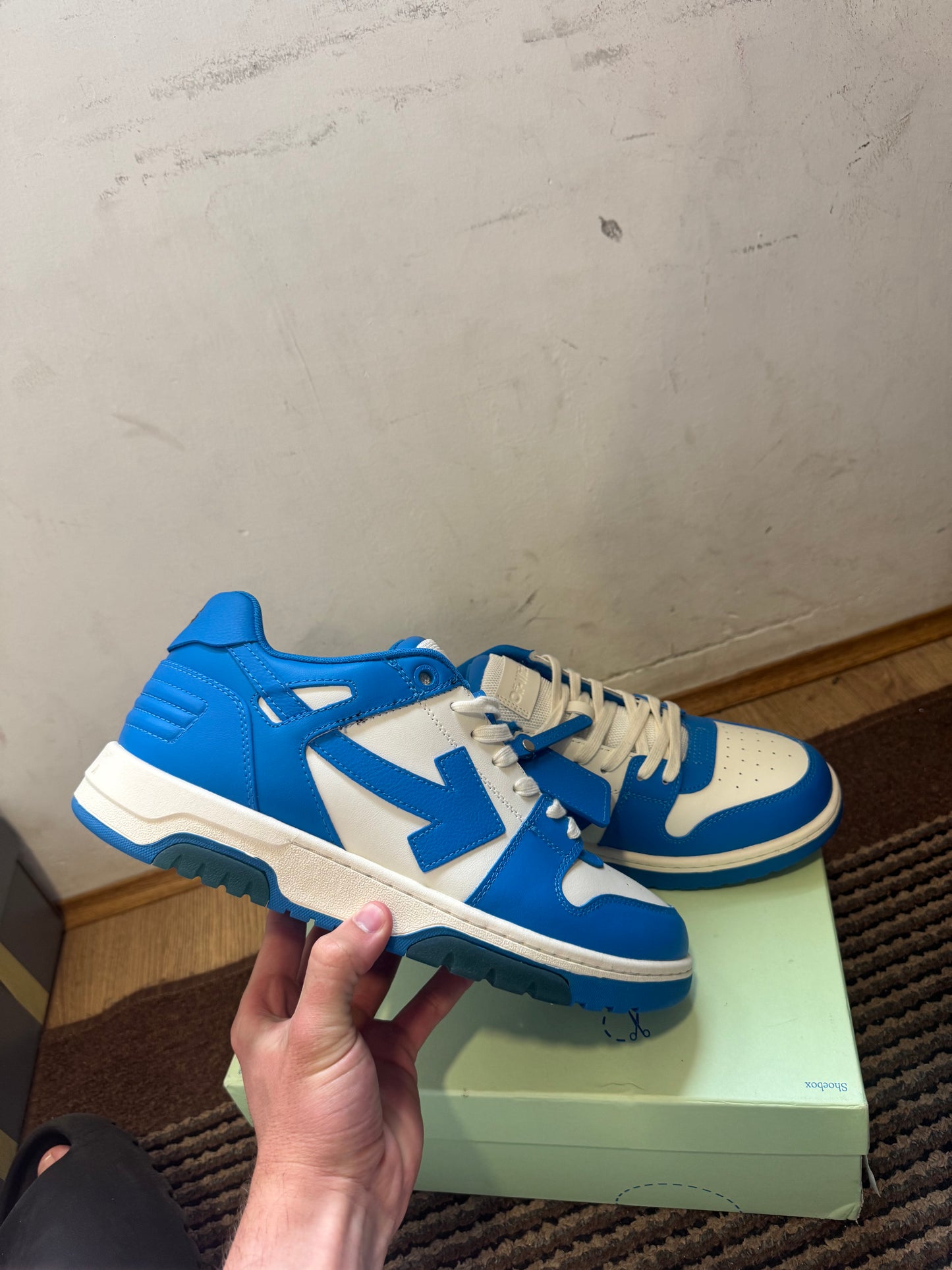 Off White Out of Office Broj 46(Odmah dostupno)