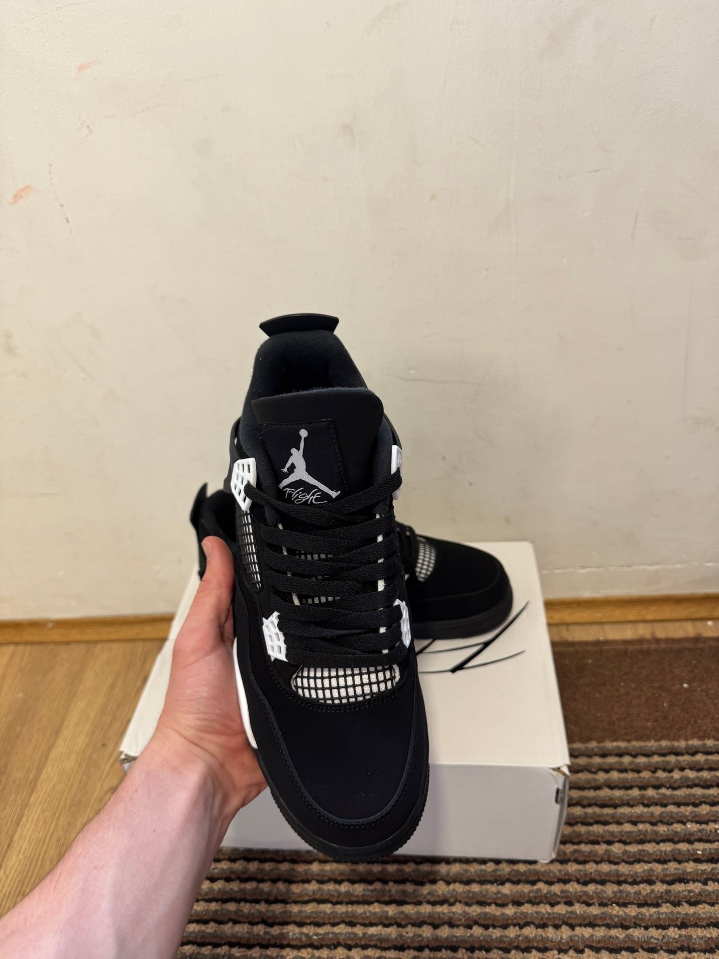 Jordan 4 White Thubder Broj 42(Odmah dostupno)
