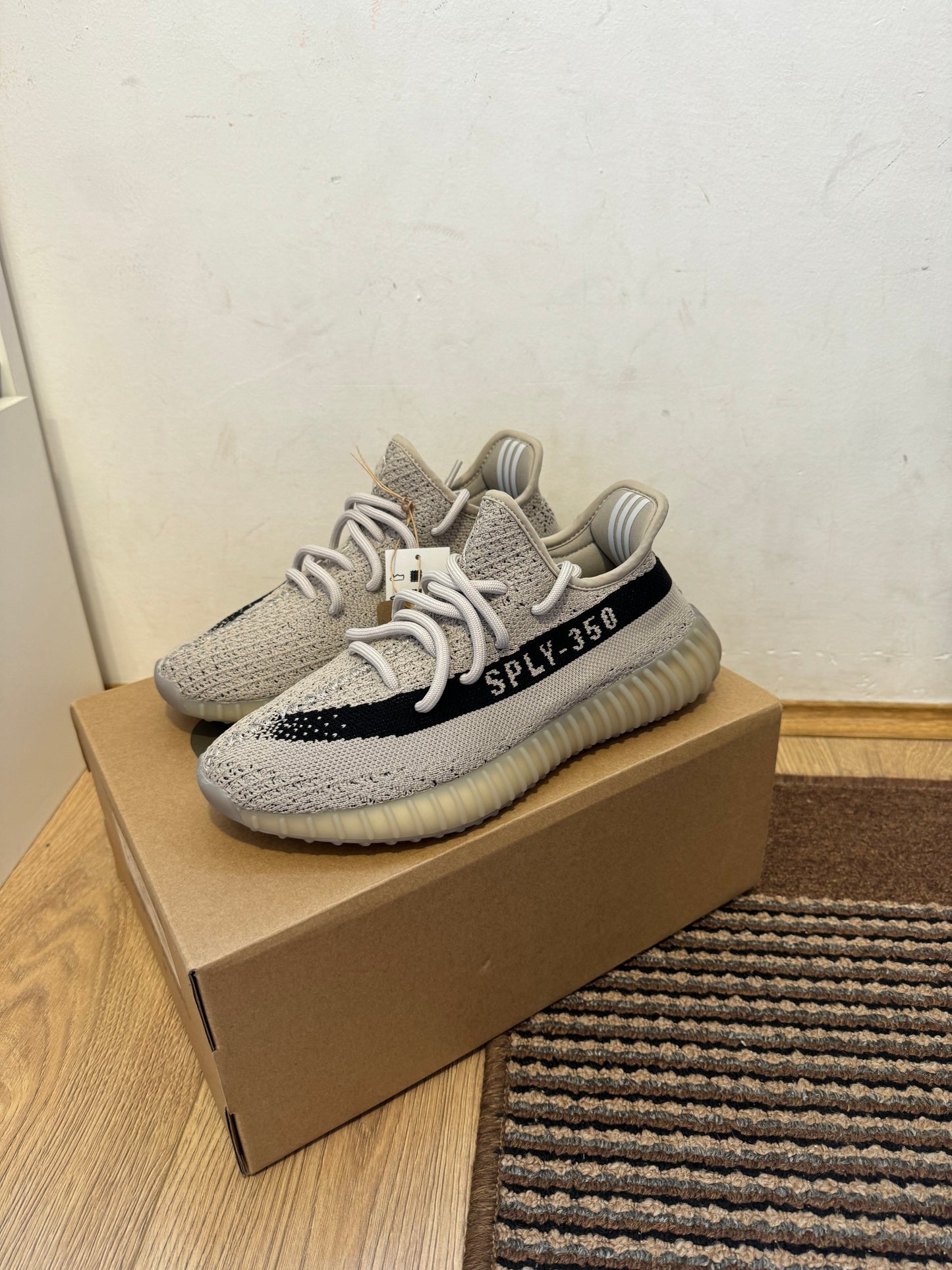 Yeezy 350 Slate Broj 37,42(Odmah dostupno)
