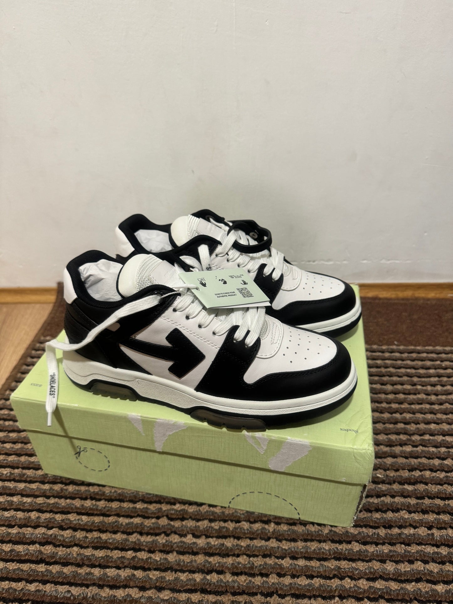 Off White Out of Office Broj 39(Odmah dostupno)