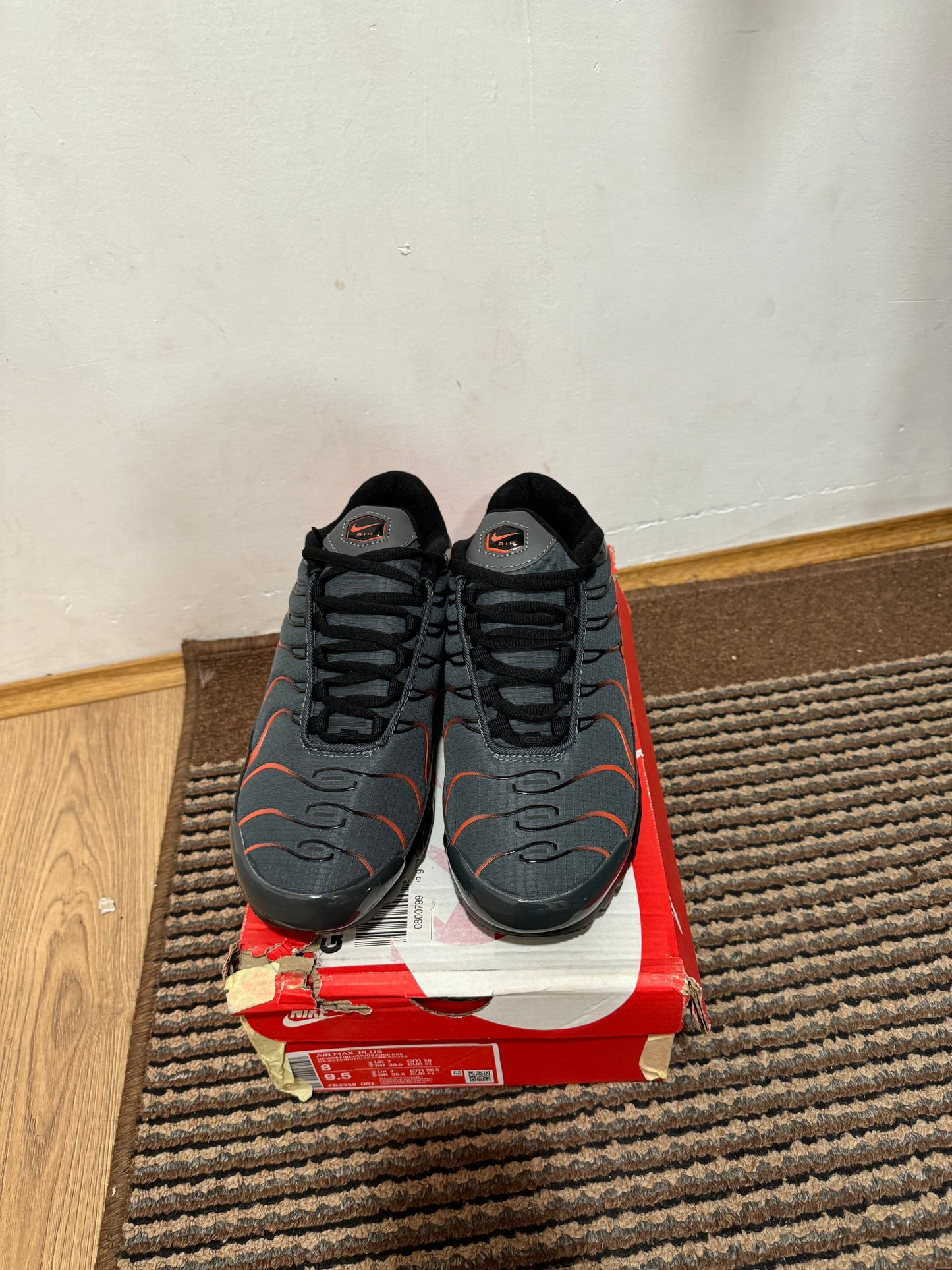 Nike Air max Plus Broj 41 (Odmah dostupno)