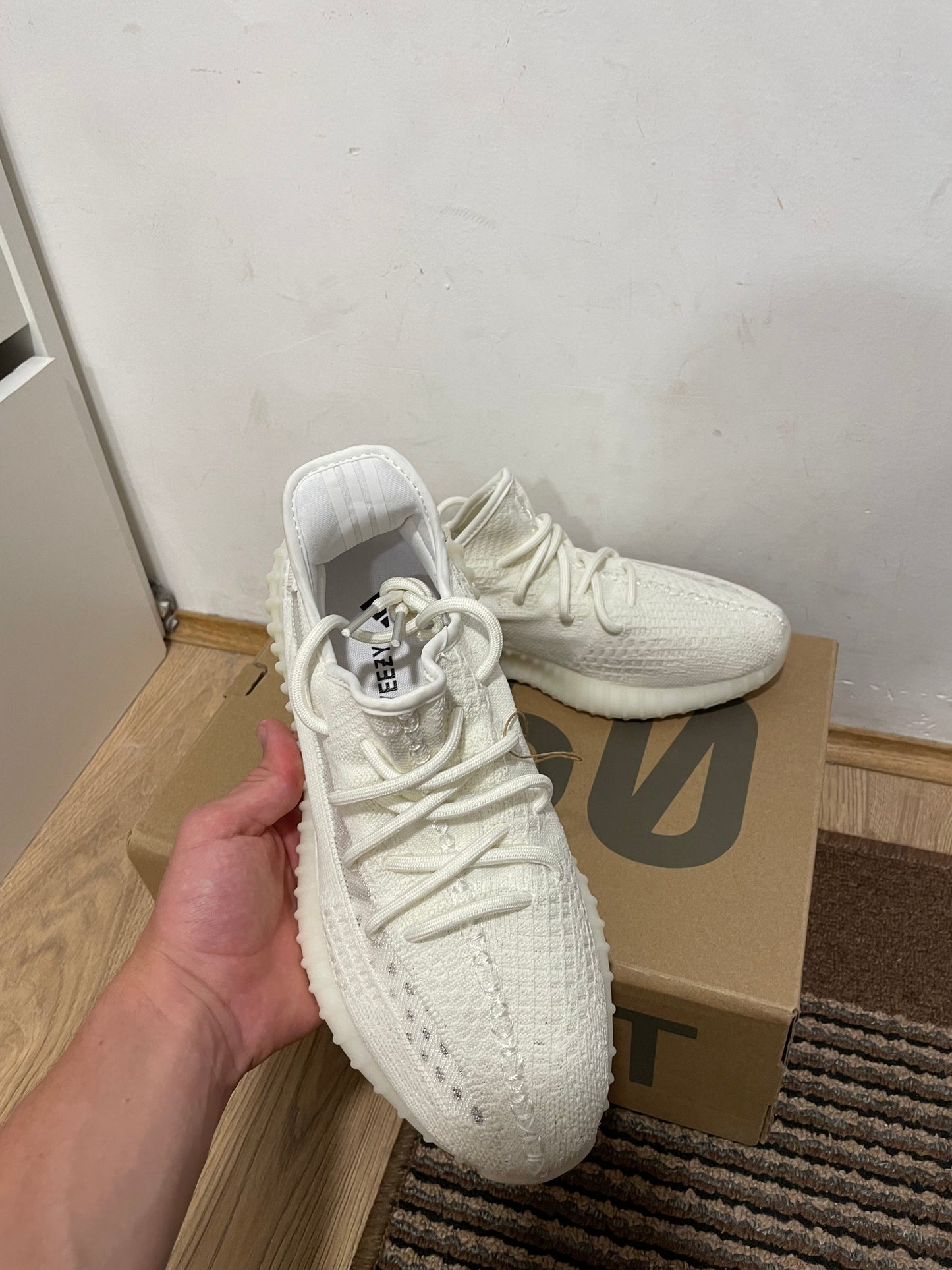 Yeezy 350 Bone Broj 37,44,46(Odmah dostupno)